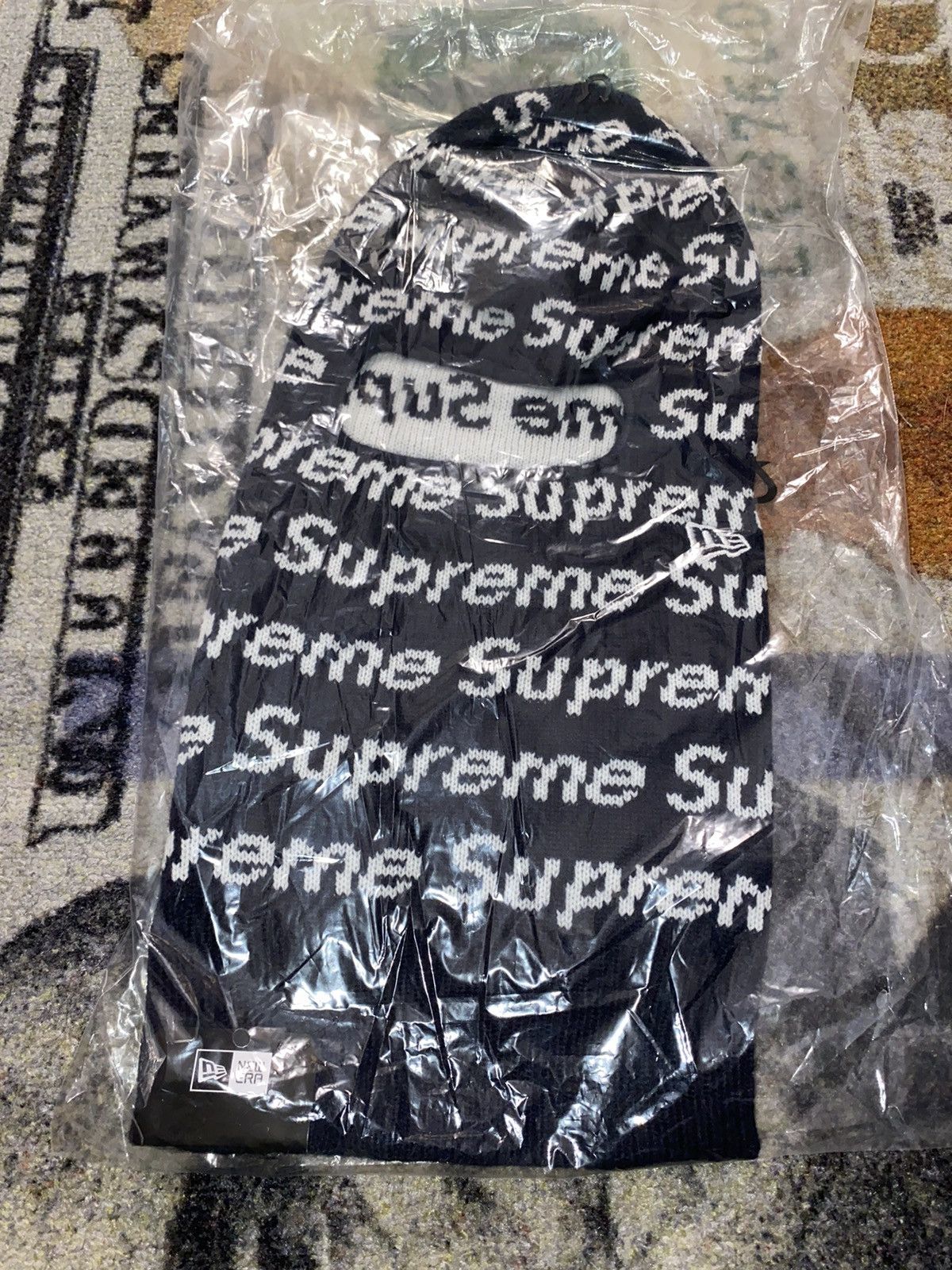 Martine Rose x Supreme pour bien commencer la semaine. Disponible sur  maisonguava.com. #maisonguava #conceptstore #supremenewyork  #luxurystreetwear #martinerose