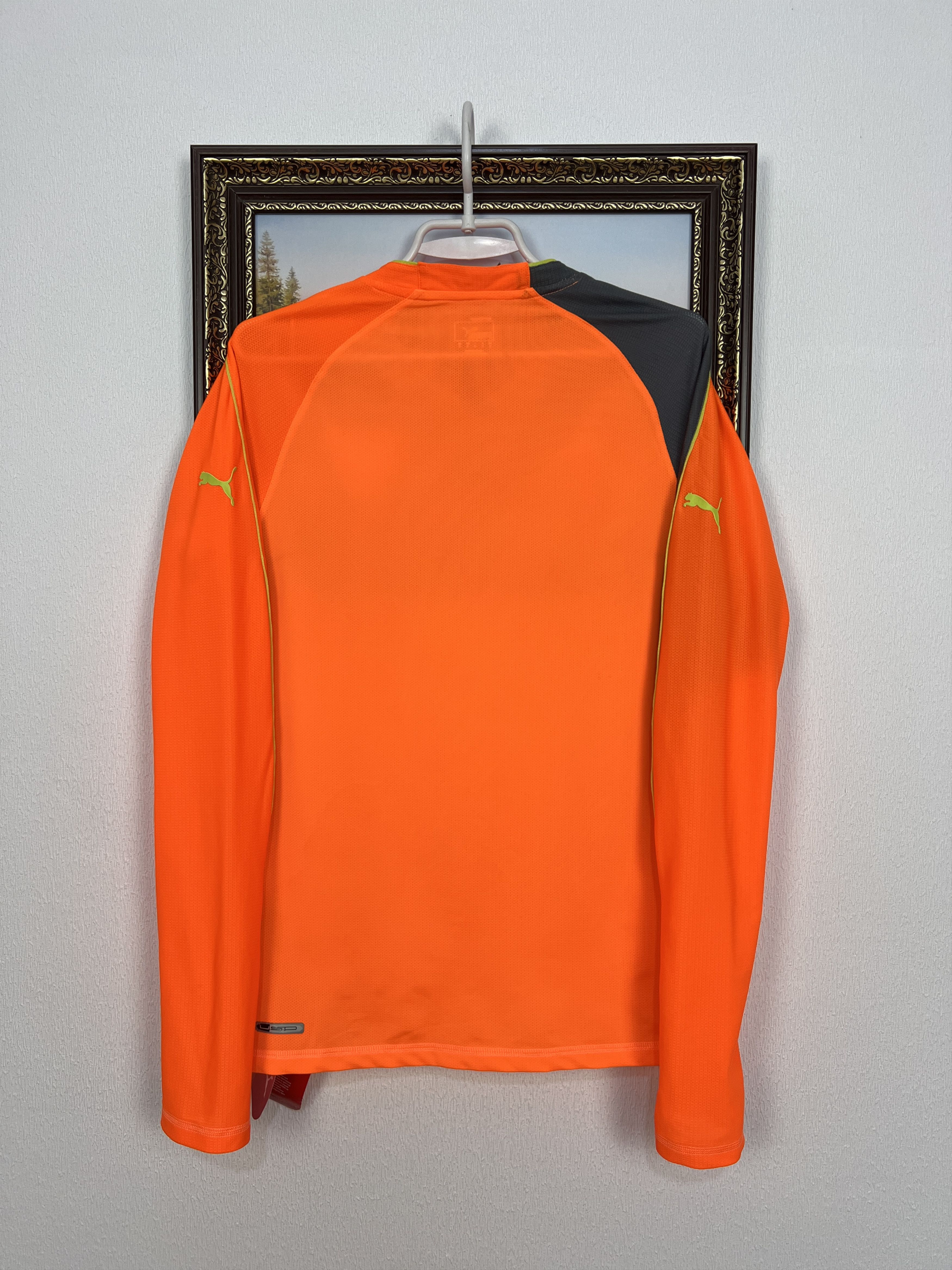 Puma VfB Stuttgart Goalkeeper football shirt 2010 Soccer Puma New Size US M / EU 48-50 / 2 - 12 Thumbnail
