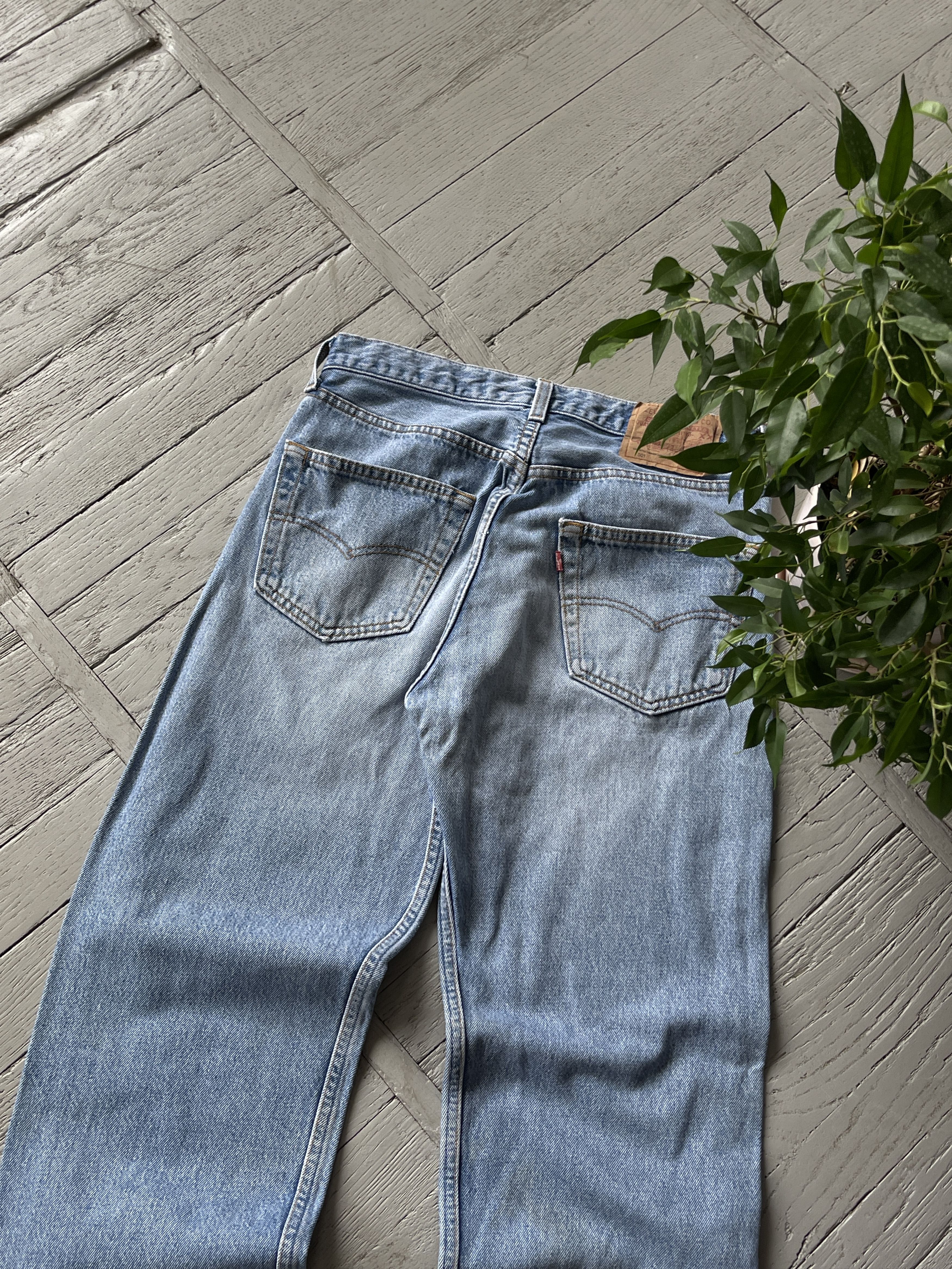 Levi's Vintage 90s Levi's 501 Washed Blue Denim Jeans Size US 32 / EU 48 - 4 Thumbnail