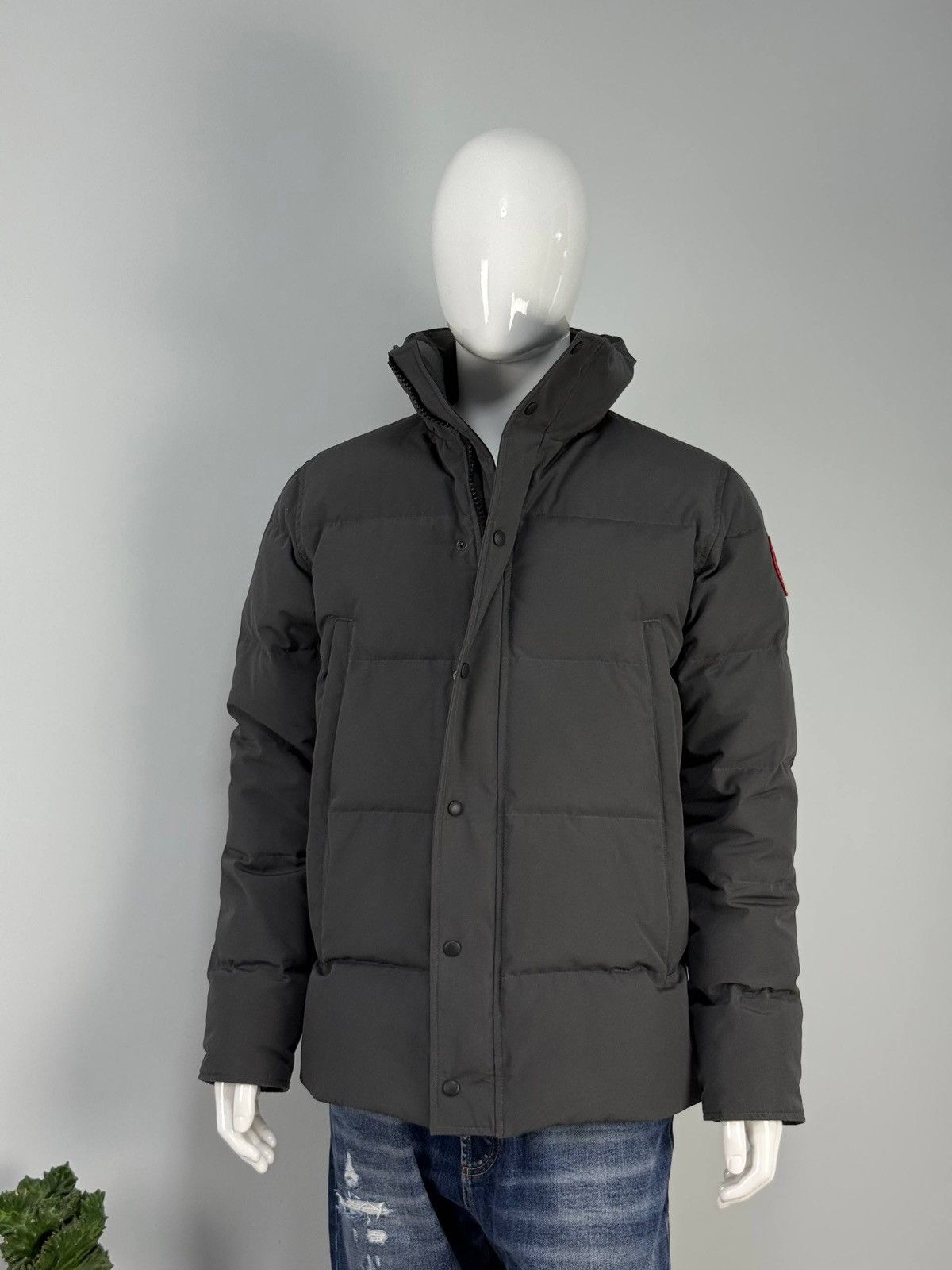 Canada Goose Canada Goose MacMillan Parka Graphite Size L Size US L / EU 52-54 / 3 - 4 Thumbnail