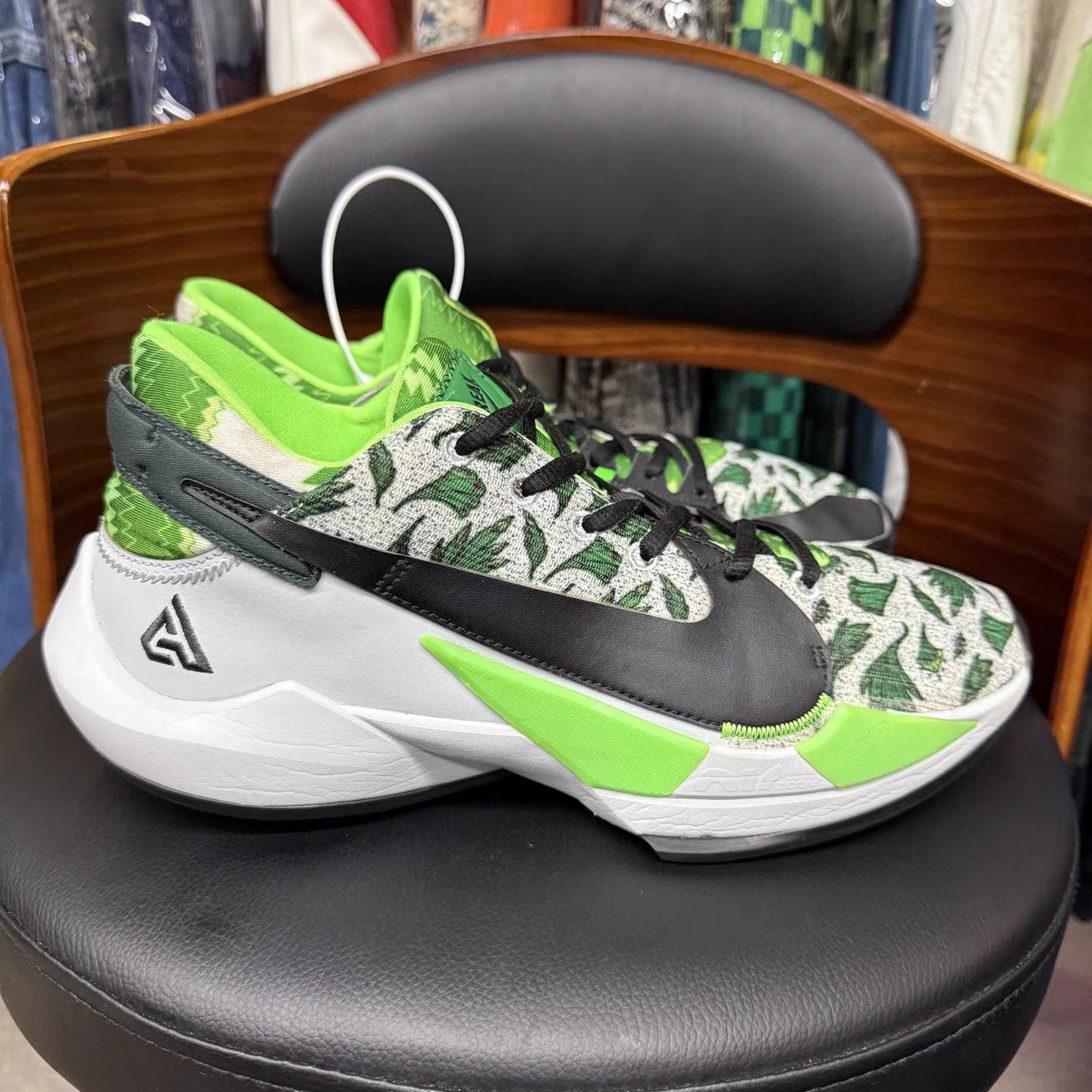 Nike Nike Freak 2 White & Green K15 Size US 10 / EU 43 - 4 Thumbnail