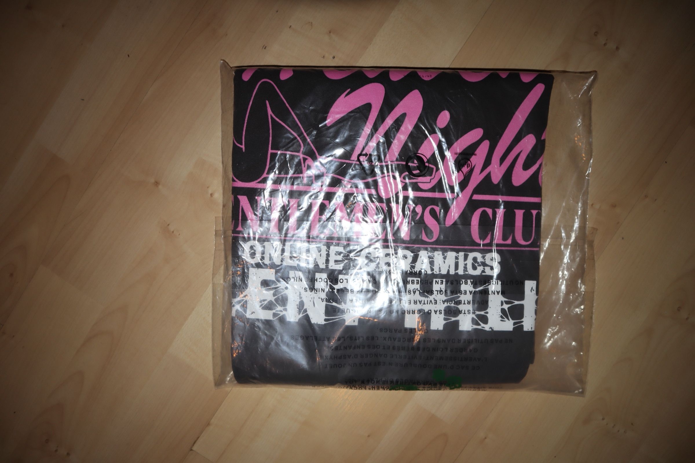 Online Ceramics Online Ceramics Silent Hill Gentleman's Club Size US L / EU 52-54 / 3 - 3 Thumbnail