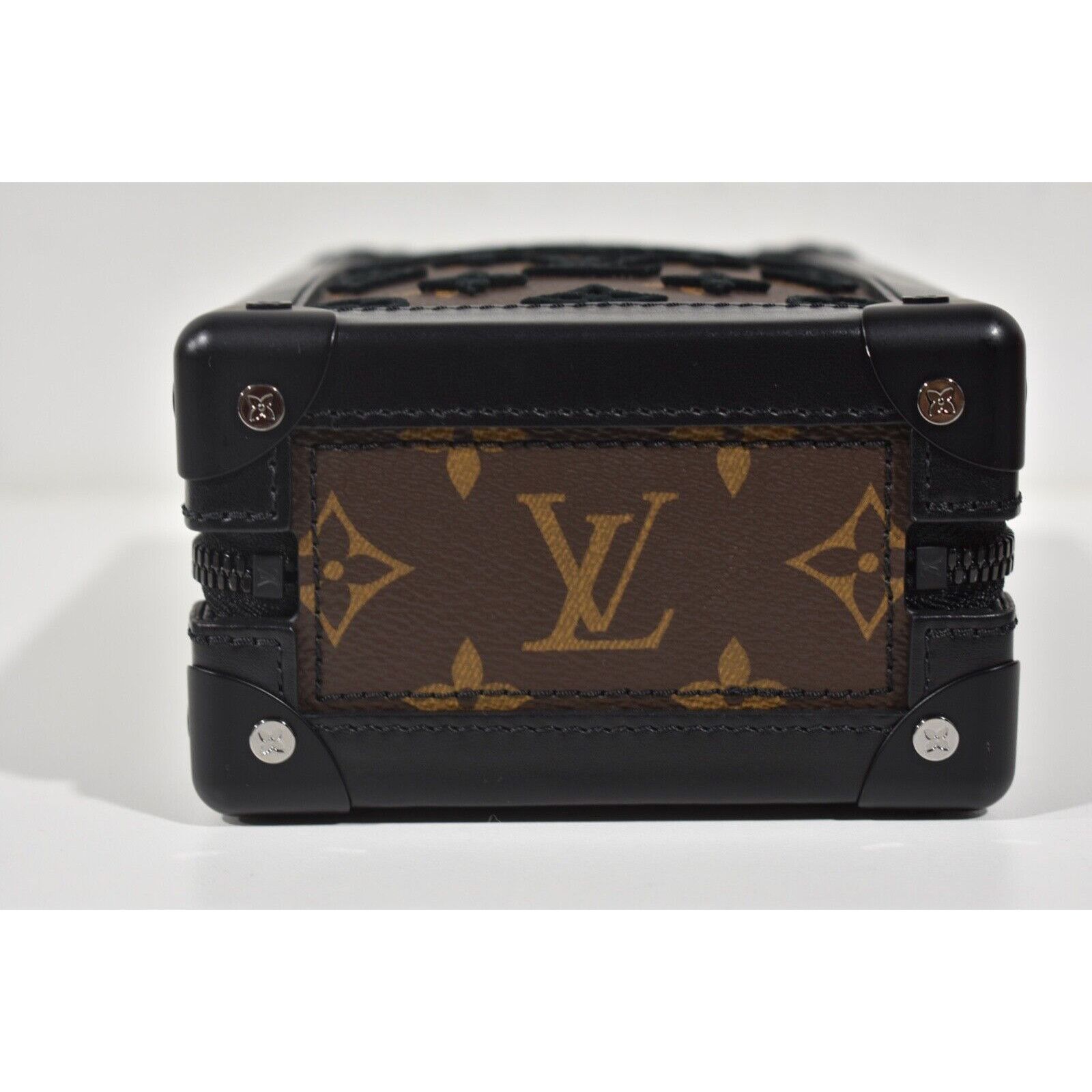 Louis Vuitton Louis Vuitton Vertical Tuffetage Black Velvet Crossbody Bag Size ONE SIZE - 12 Thumbnail