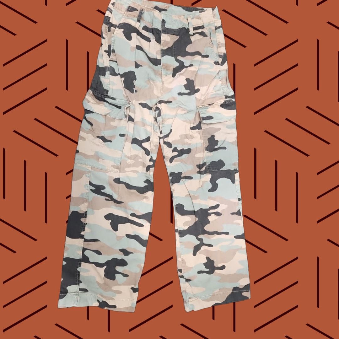 Gap VINTAGE Gap Pants Women 00 Petite Green Camo Army Cargo Military Utility Size 24" / US 00 / IT 34 - 1 Thumbnail