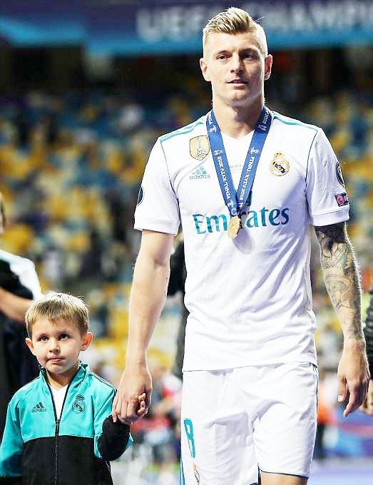 Adidas Adidas #8 Toni Kross Real Madrid Final Kiev 2018 Jersey Size US M / EU 48-50 / 2 - 2 Thumbnail