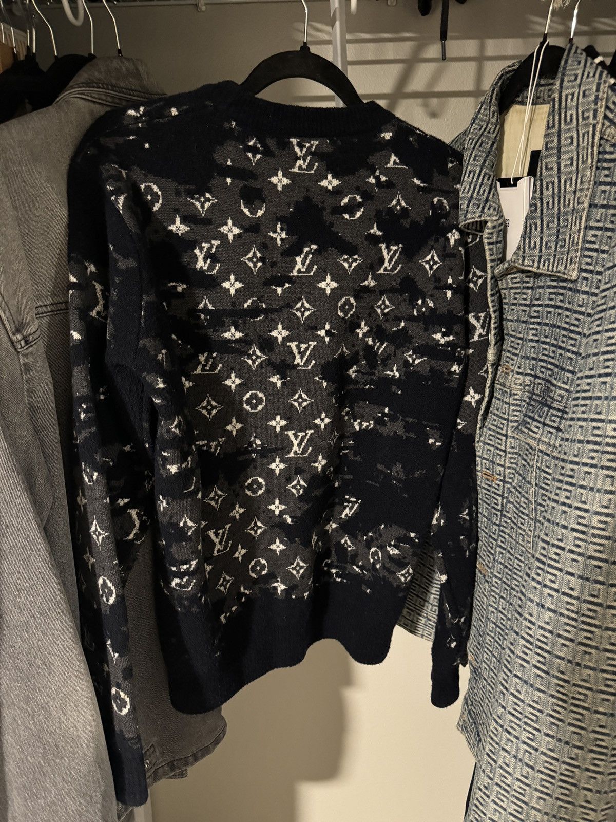 Louis Vuitton Louis Vuitton Distressed Monogram Logo knit sweaters Size US XS / EU 42 / 0 - 2 Thumbnail