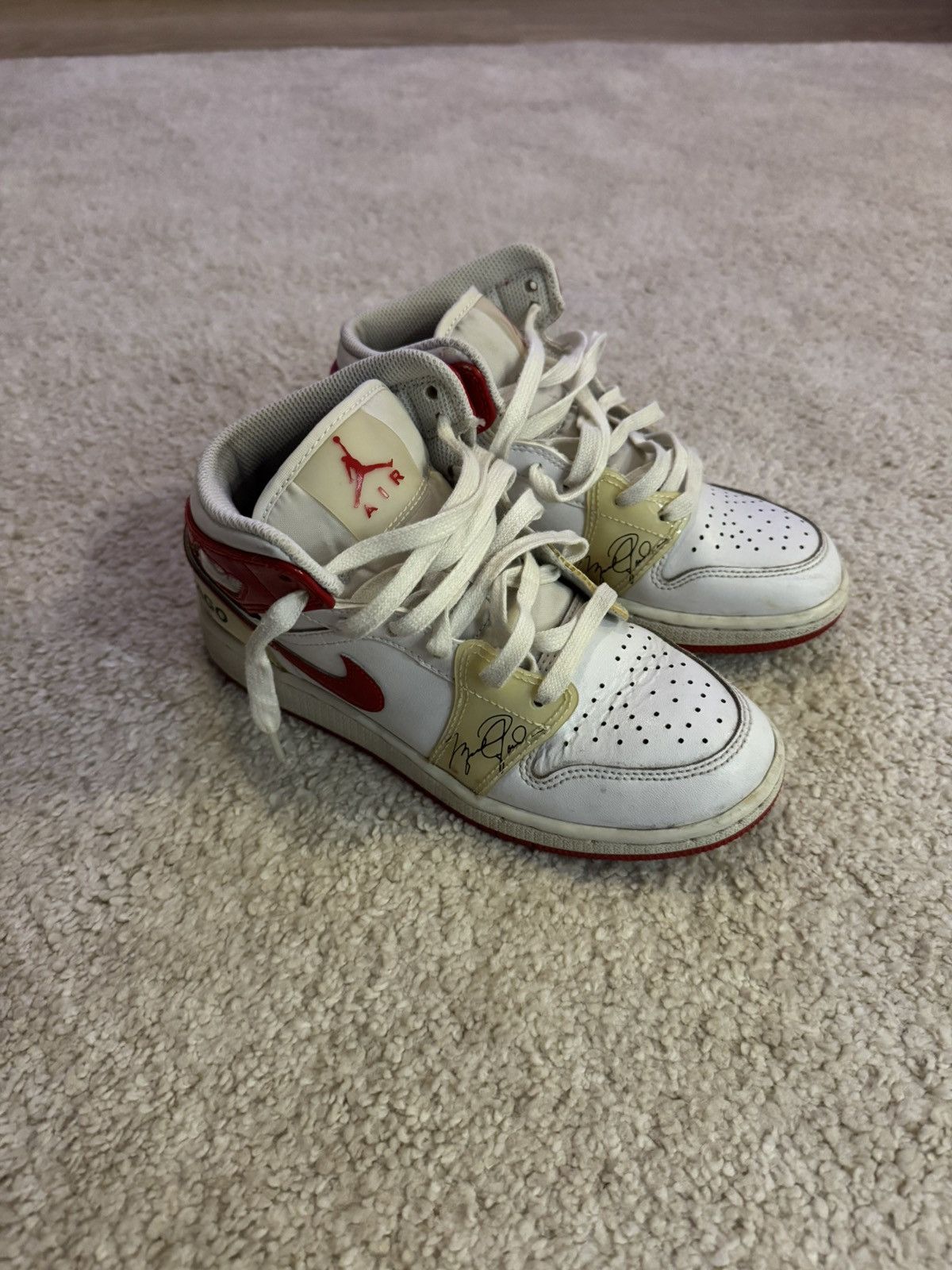 Jordan Brand Jordan 1 mid se “Rookie Season” Size US 5.5 / IT 35.5 - 1 Thumbnail
