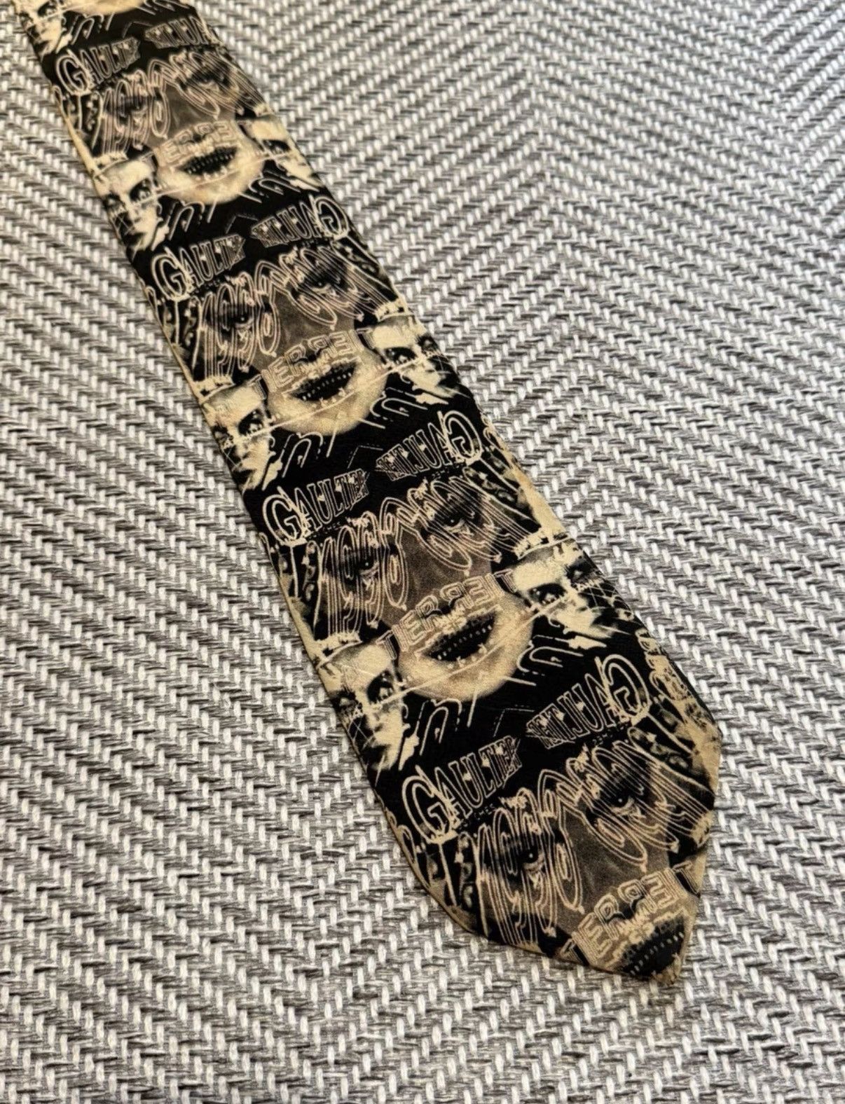 Jean Paul Gaultier Jean Paul Gaultier Abstract Collage Face Silk Tie K24 Size ONE SIZE - 1 Thumbnail