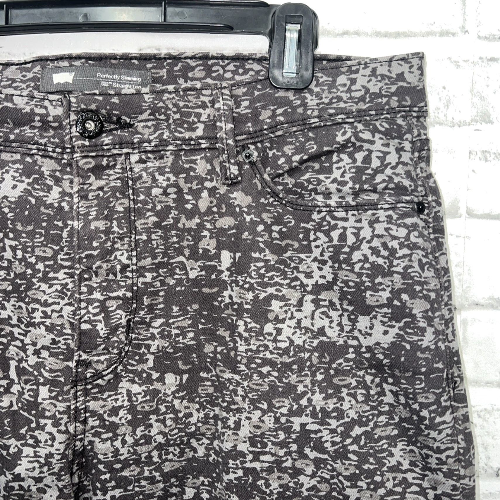 Levi's Levi's 512 Perfectly Slimming Jeans Gray Camouflage Straight 32x32 Womens Size 24" / US 00 / IT 34 - 2 Thumbnail