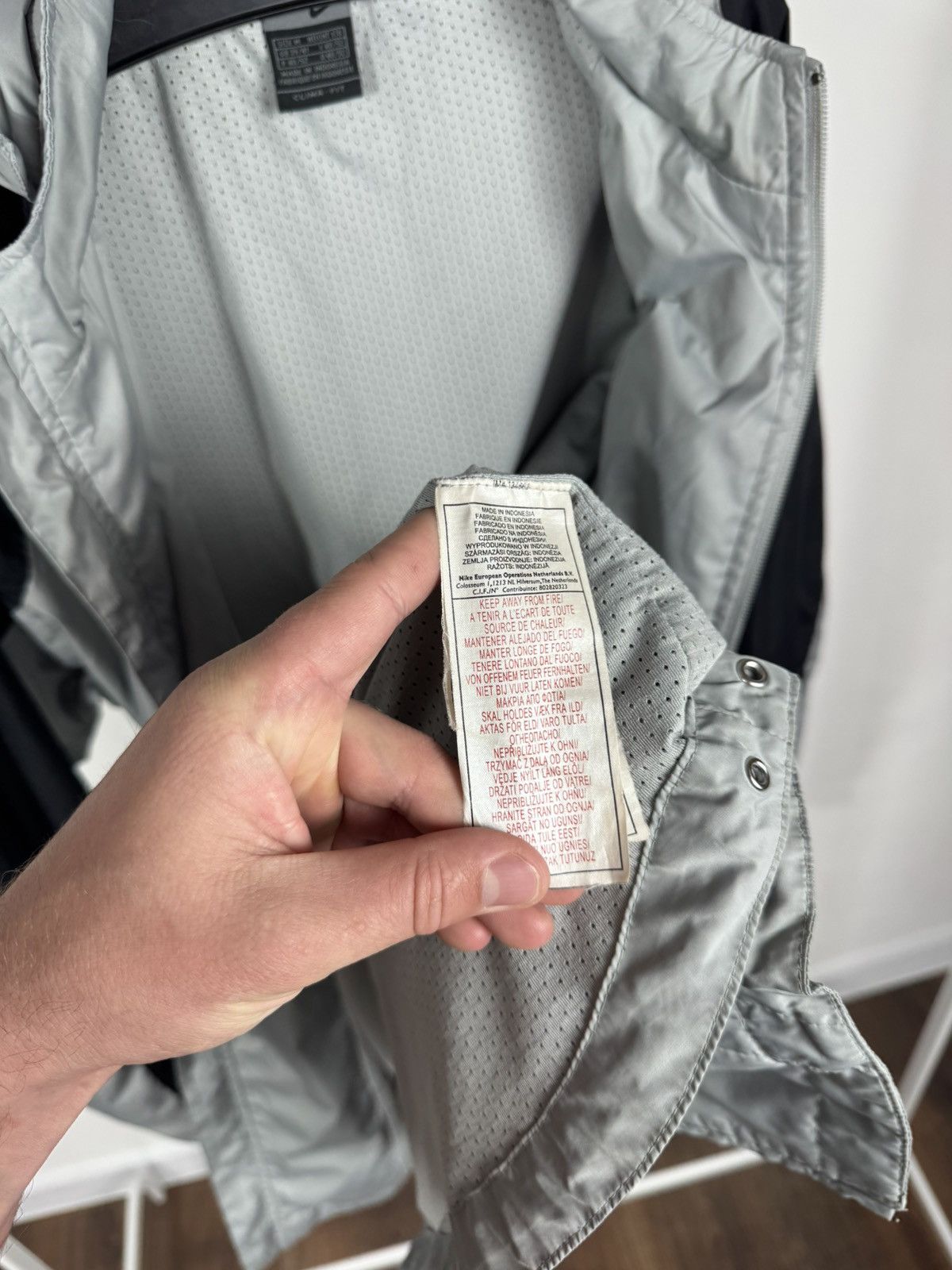 Nike Vintage Nike Manchester United Windbreaker Jacket Grey M Size US M / EU 48-50 / 2 - 12 Thumbnail