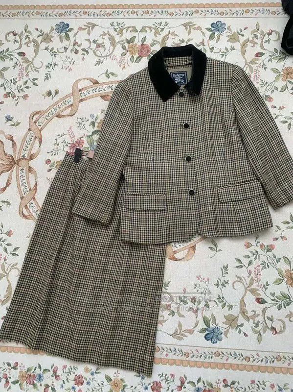 Burberry Burberry Black Wool Blend Women's Dress. Size M / US 6-8 / IT 42-44 - 1 Thumbnail