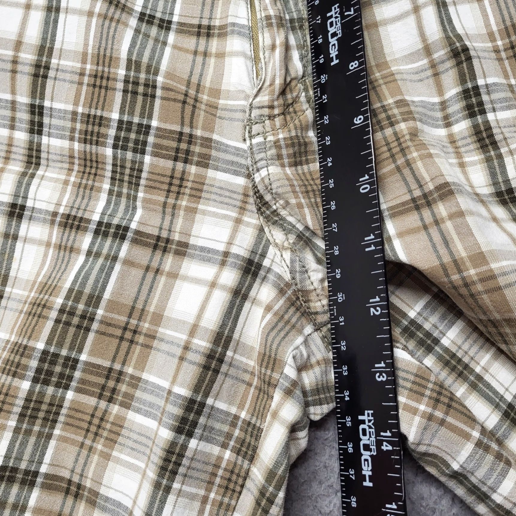 Eddie Bauer Eddie Bauer Cargo Shorts Men 42 Brown Plaid Khaki Pocket Cargo Pockets Camping Hiking Fishing Summer Outdoor Vintage: No? Size US 42 / EU 58 - 4 Thumbnail