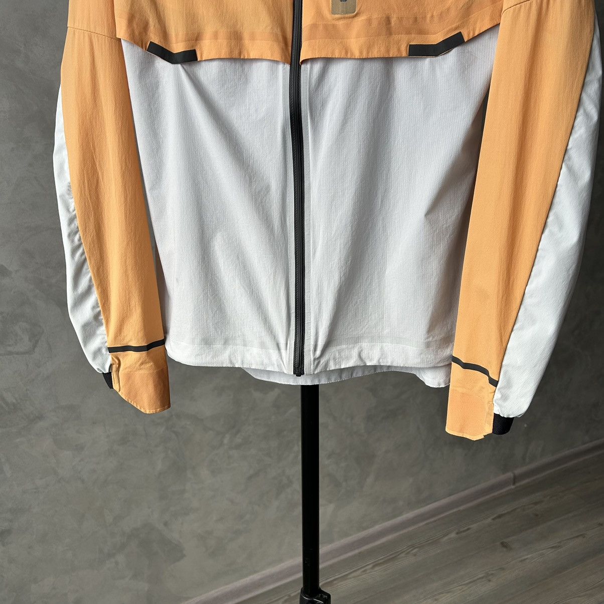On On Running Weather Jacket Lightweight Windbreaker Size XS / US 0-2 / IT 36-38 - 3 Thumbnail