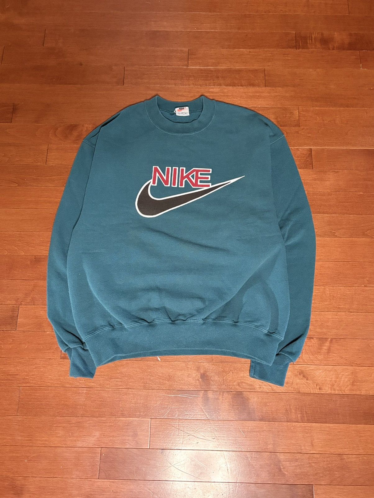 Nike Vintage 90s Nike Big Logo Crewneck | $35 Size US S / EU 44-46 / 1 - 1 Thumbnail