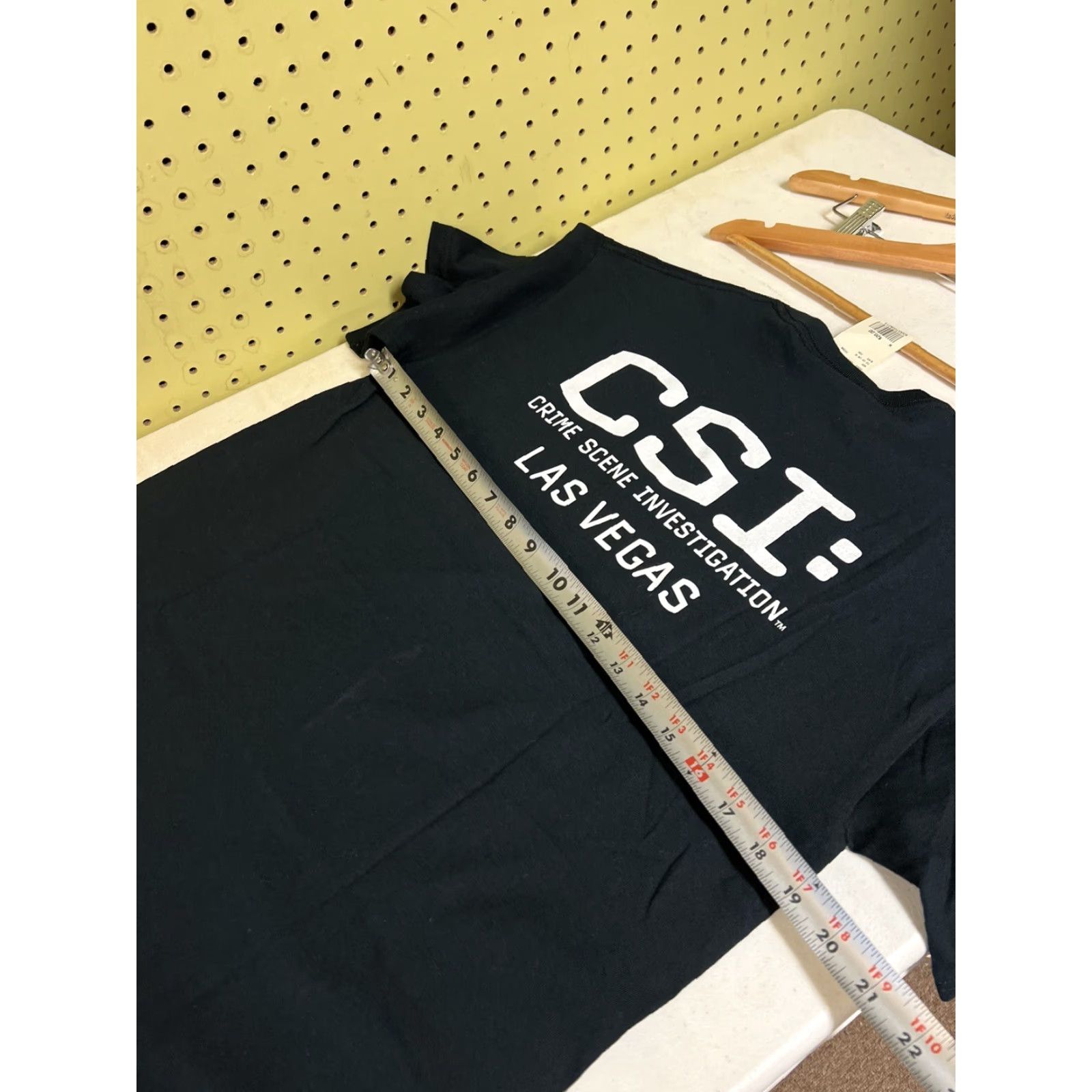 J Brand 2011 CSI LAS VEGAS TV SHOW T-SHIRT BLACK BRAND NEW NOS Short Sleeve Men M Crew Neck Heavy Cotton Shirt CSI Las Vegas TV Show Mens Black 2011 T Shirt Size US M / EU 48-50 / 2 - 5 Thumbnail