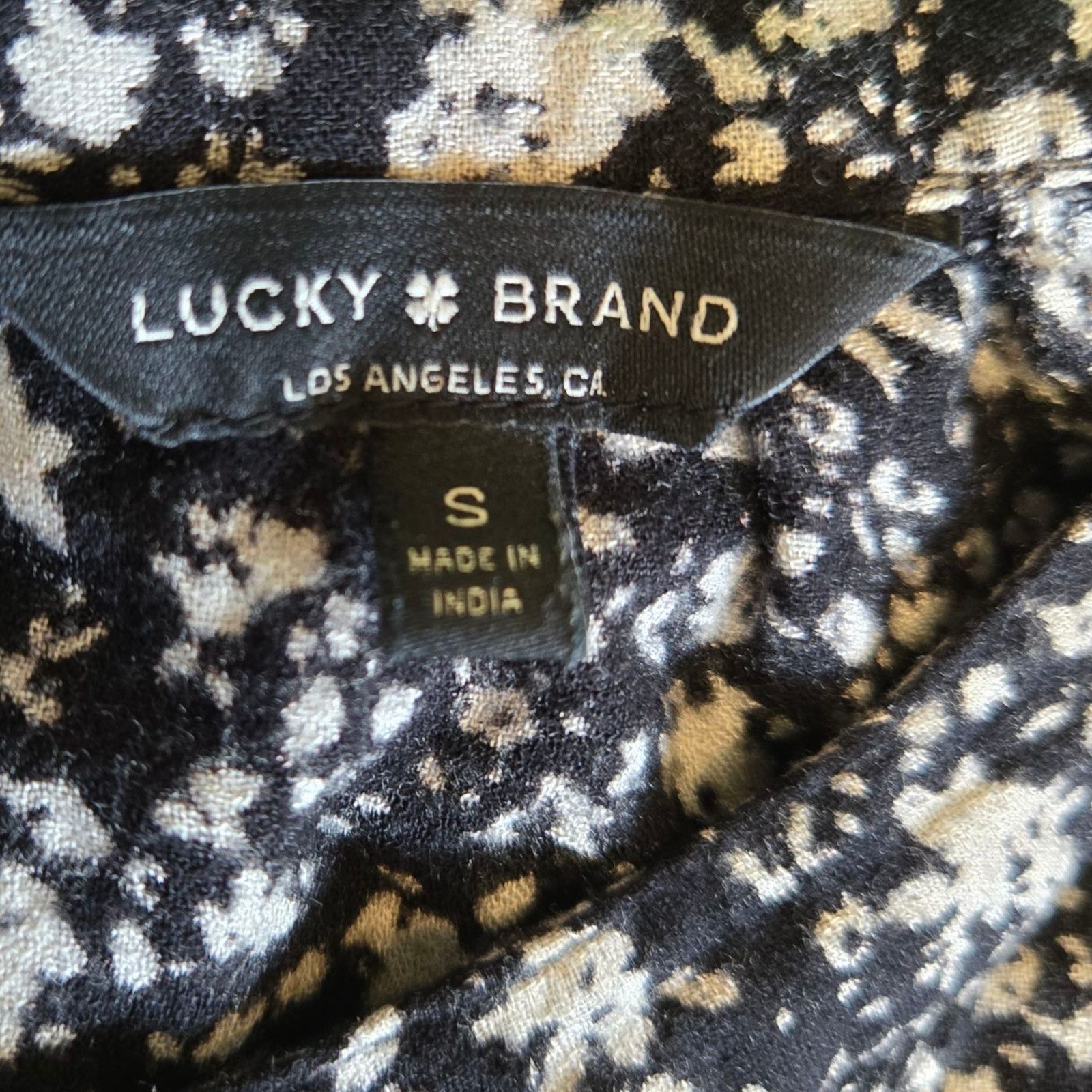 Lucky Brand Lucky Brand Black Floral Smocked Blouse Size Small Size S / US 4 / IT 40 - 6 Thumbnail