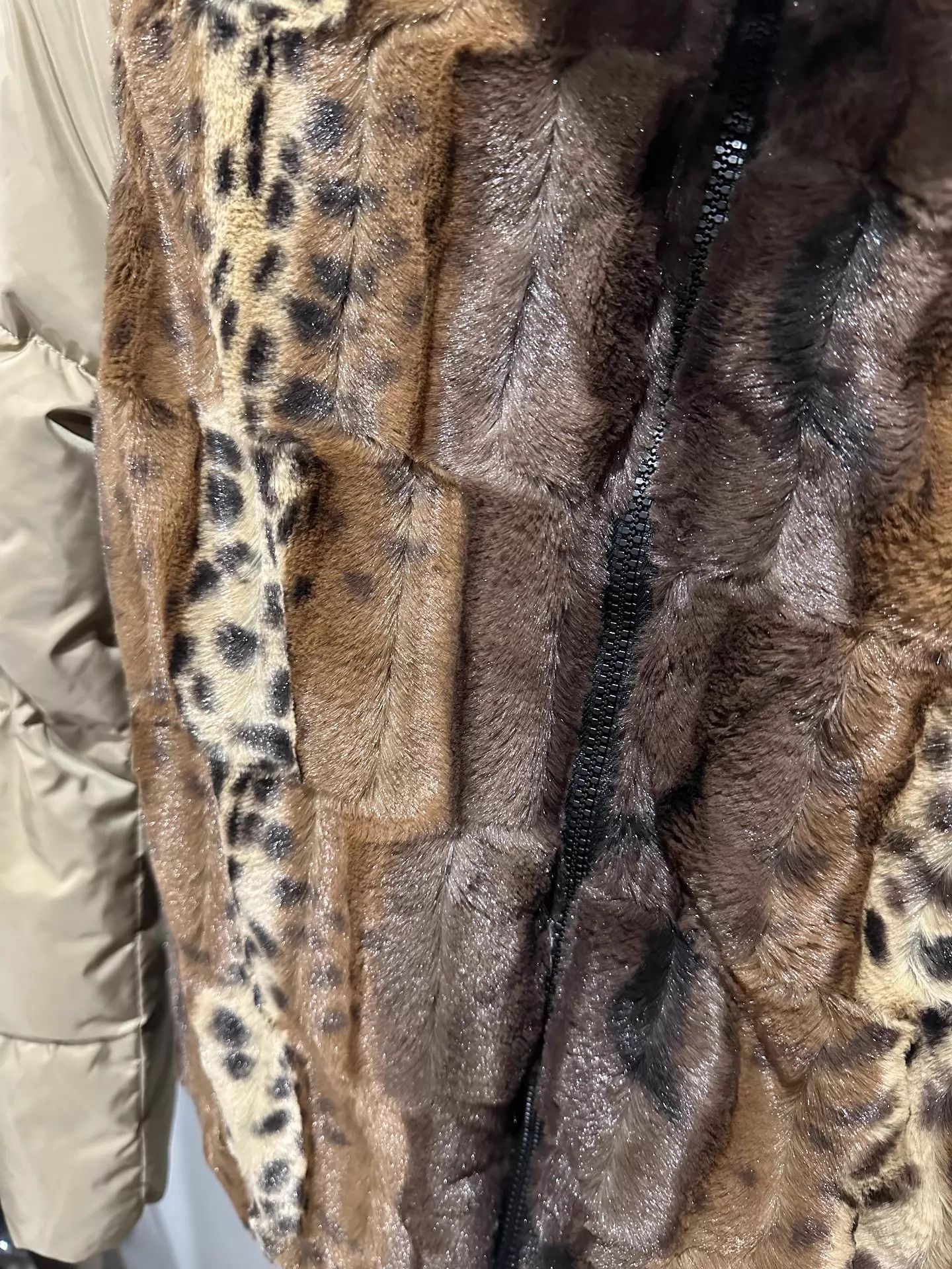 Alexander McQueen AMQ Vintage Eco Fur Leopard Print Slim Fit Unisex Down Jkt Size S / US 4 / IT 40 - 3 Thumbnail