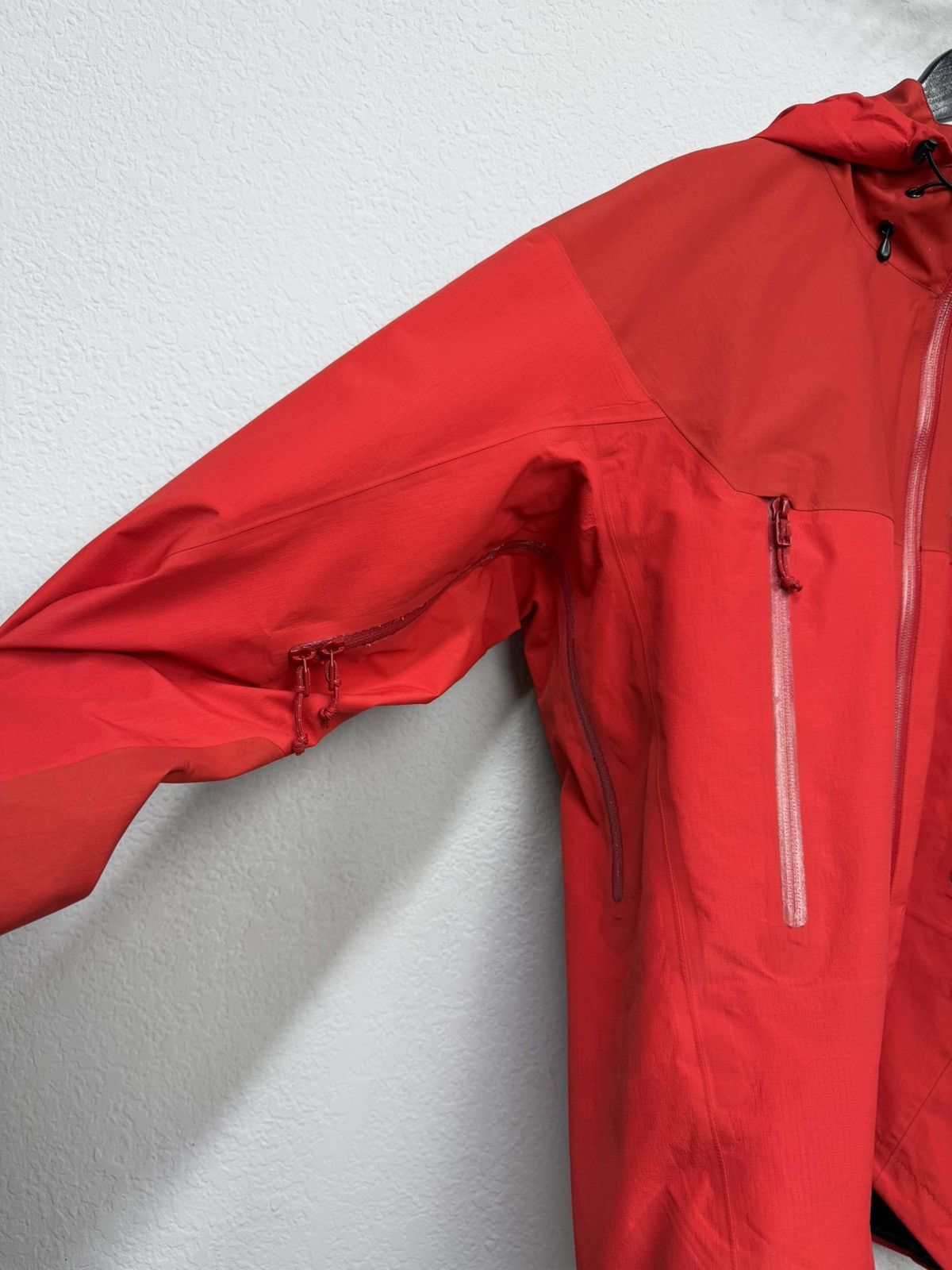 Arc'teryx Vintage Arc’teryx Beta AR Gore-Tex Pro Shell Jacket Hooded Size US L / EU 52-54 / 3 - 8 Thumbnail