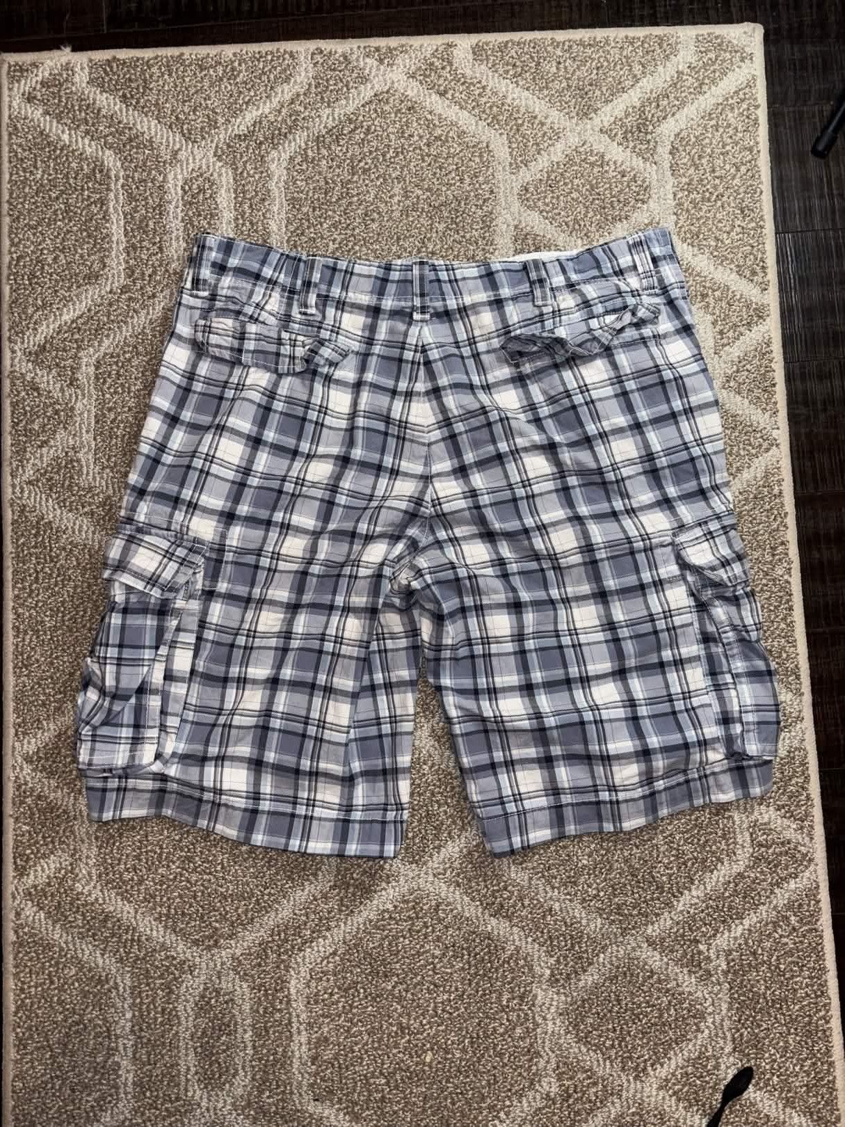 Old Navy Y2K Baggy Old Navy Plaid Cargo Shorts Size US 36 / EU 52 - 1 Thumbnail