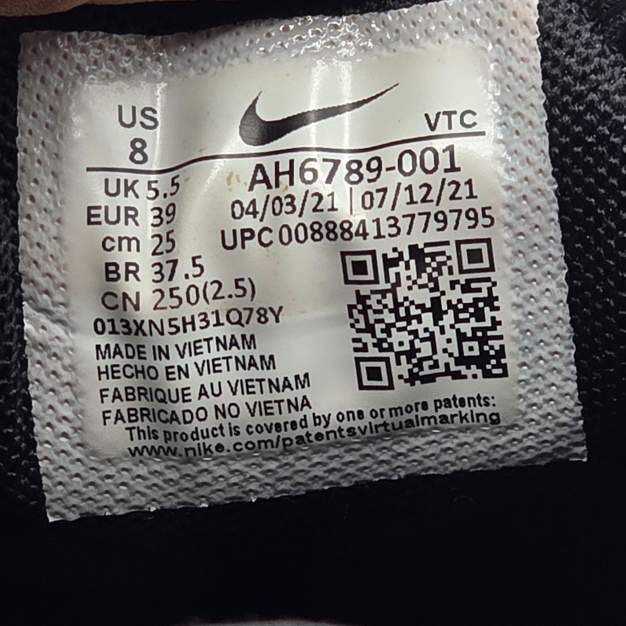 Nike Nike Air Max 270 Womens Size 8 Black White Athletic Shoes Sn Size US 8 / IT 38 - 6 Thumbnail