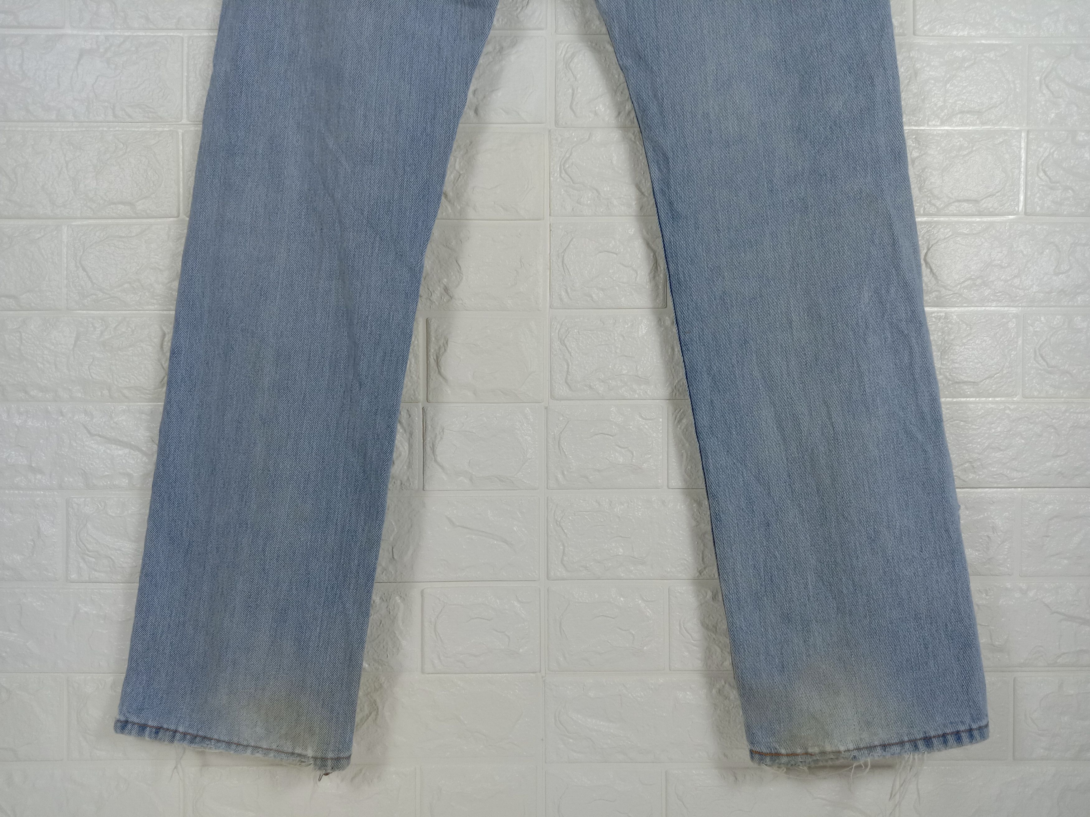 Levi's Vintage Levi's 501 Jeans Light Wash Distressed Denim Size US 31 - 8 Thumbnail