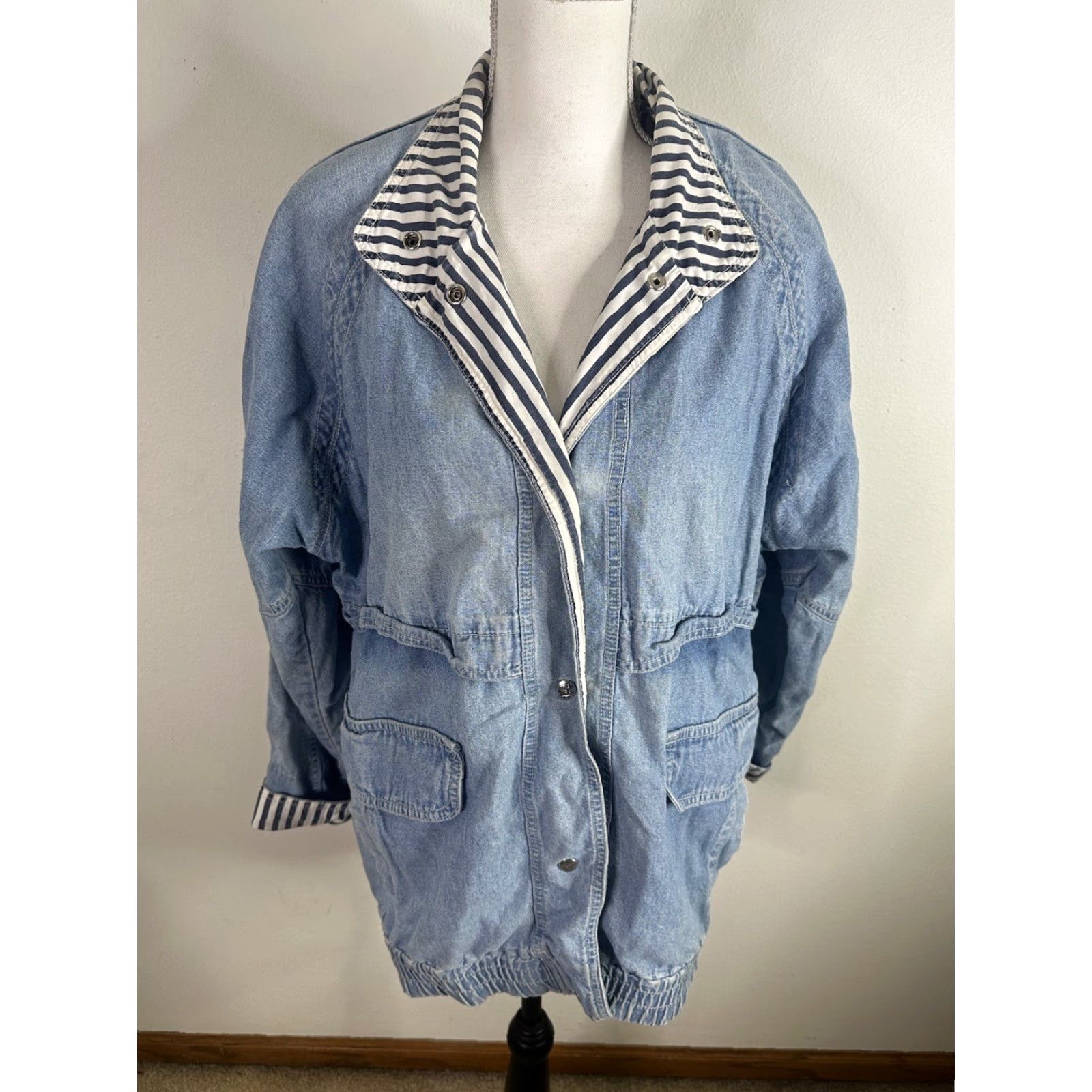 Denime VINTAGE 90s Denim Blue Jean Jacket Coat Women’s Small Relaxed Fit Jacket Striped Anorak 90s Womens Small blue denim jacket Size 28" / US 6 / IT 42 - 2 Thumbnail