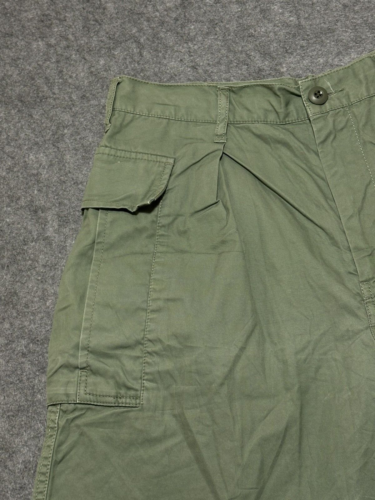 Beams Japan Beam cargo shorts with a wide cut and large cargo pockets. Size US 34 / EU 50 - 3 Thumbnail