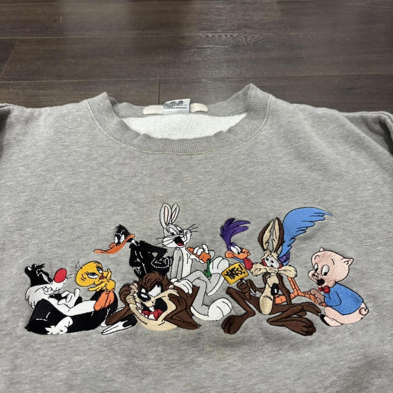 Designer vintage embroidered looney tunes crewneck sweatshirt 98 XXL Size US XXL / EU 58 / 5 - 2 Thumbnail