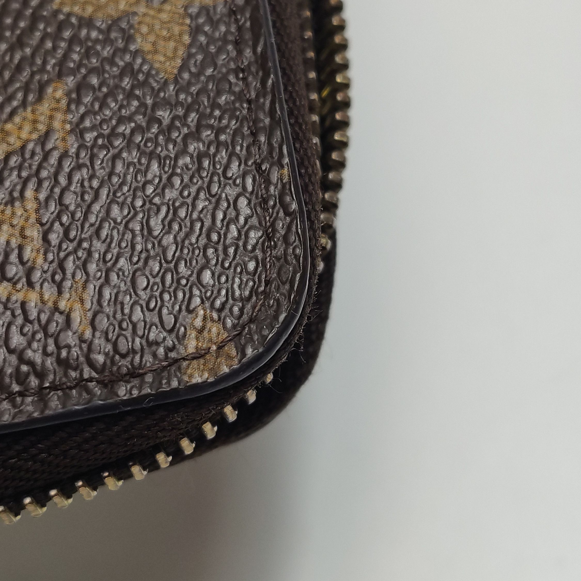 Louis Vuitton Louis Vuitton (LV) ZippyMonogram print zip around wallet -y Size ONE SIZE - 9 Thumbnail
