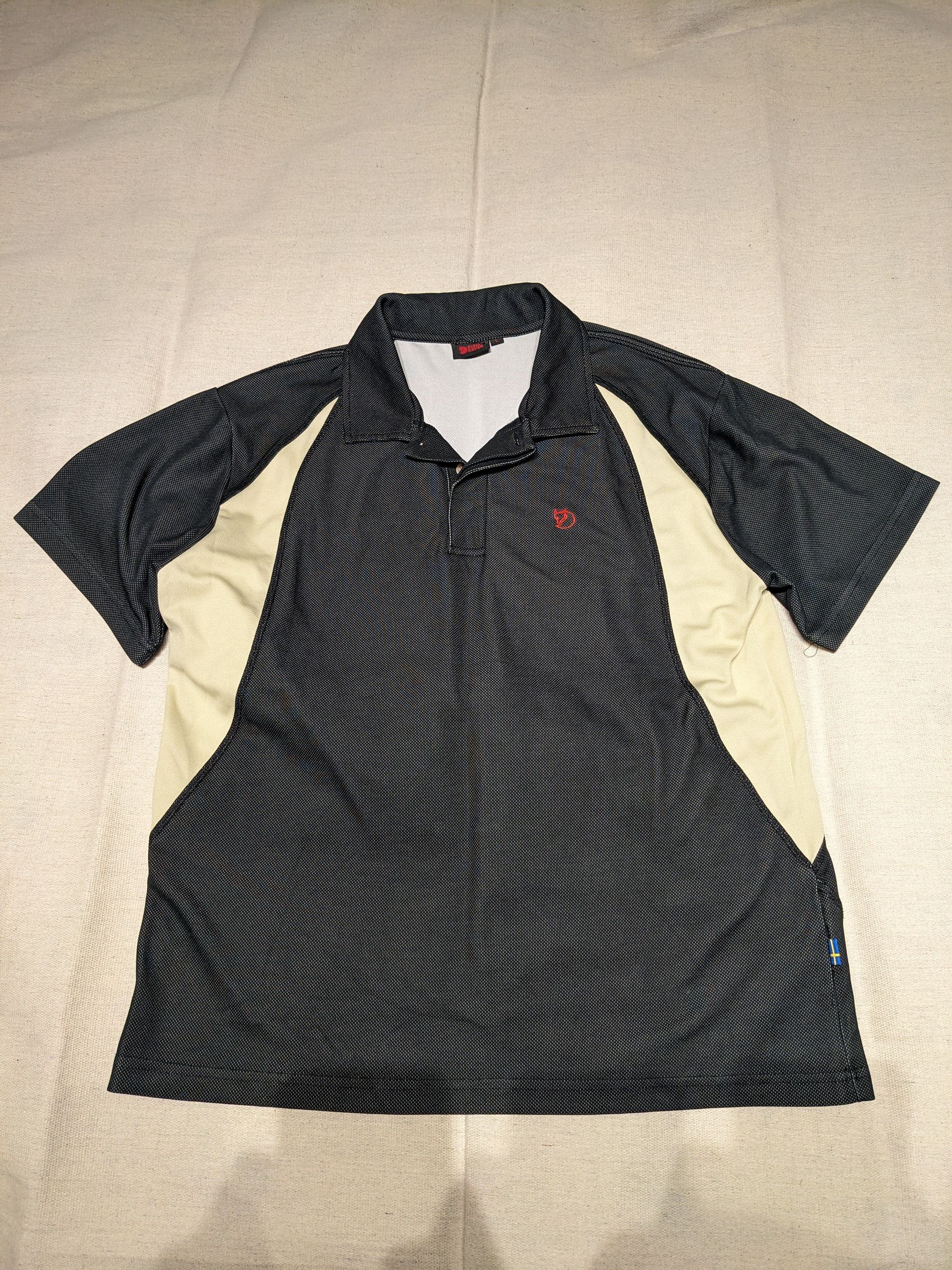 Fjallraven Vintage Fjallraven Mesh Panelled Polo mens L Size US L / EU 52-54 / 3 - 1 Thumbnail