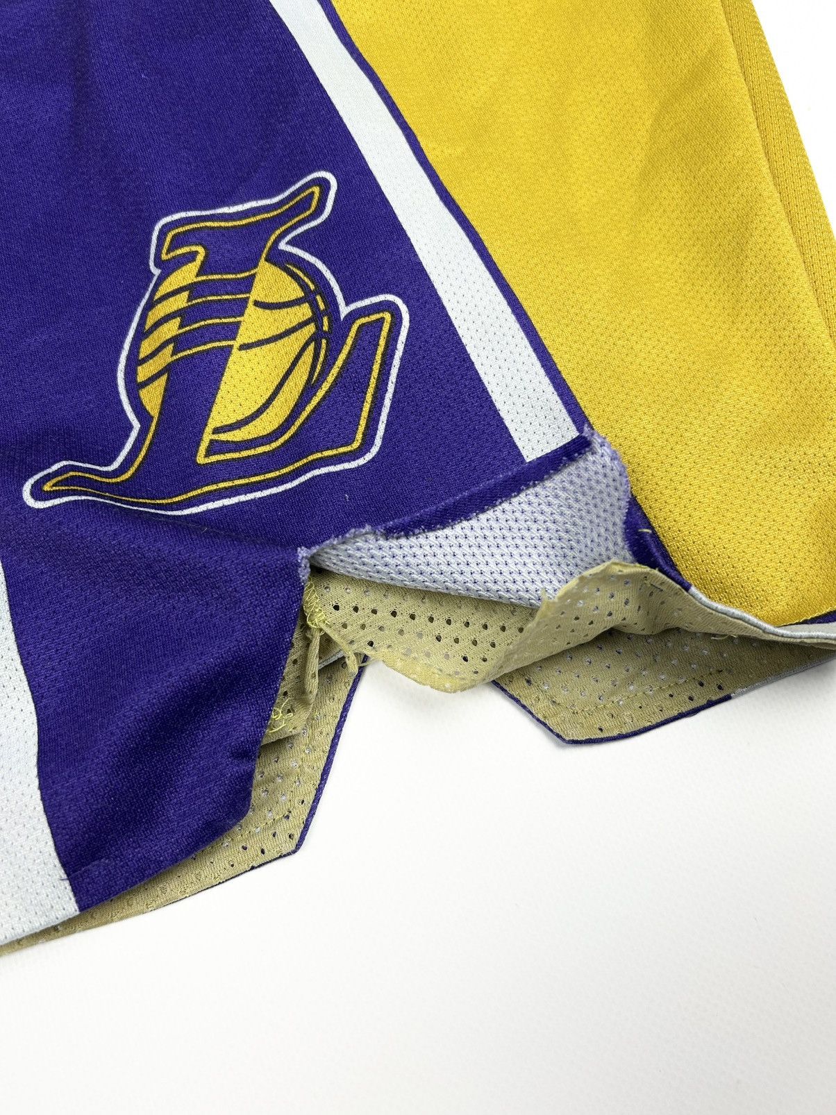 Champion × NBA Lakers vintage yellow Champion NBA basketball shorts Size US 32 / EU 48 - 8 Thumbnail