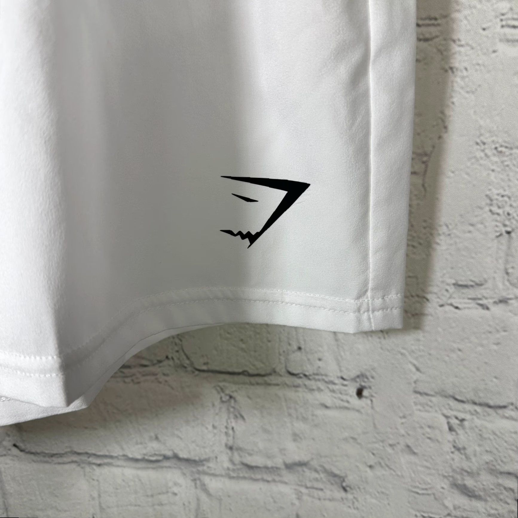 Gymshark Gymshark Mens Athletic Training Shorts White M Drawstring Pockets Logo Size US 31 - 2 Thumbnail