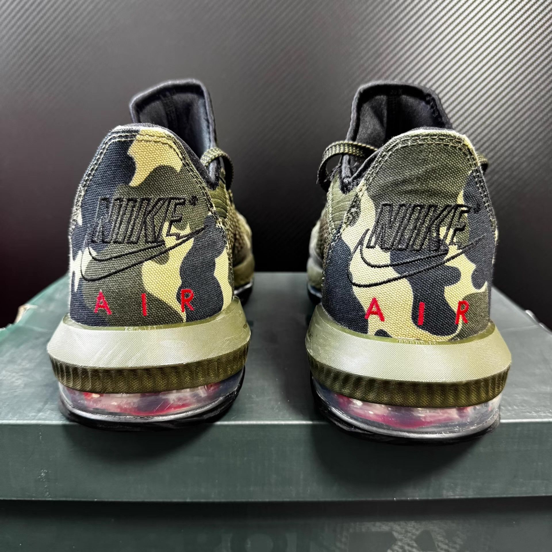 Nike Nike LeBron 16 Low Q11 Size US 9.5 / EU 42-43 - 3 Thumbnail