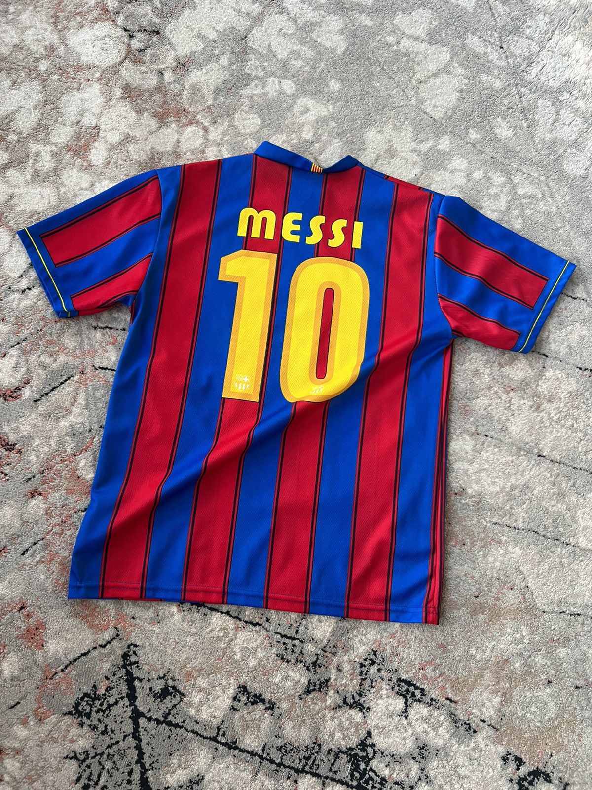 Vintage F.C. Barcelona Messi 10 Vintage Jersey Size US S / EU 44-46 / 1 - 1 Thumbnail