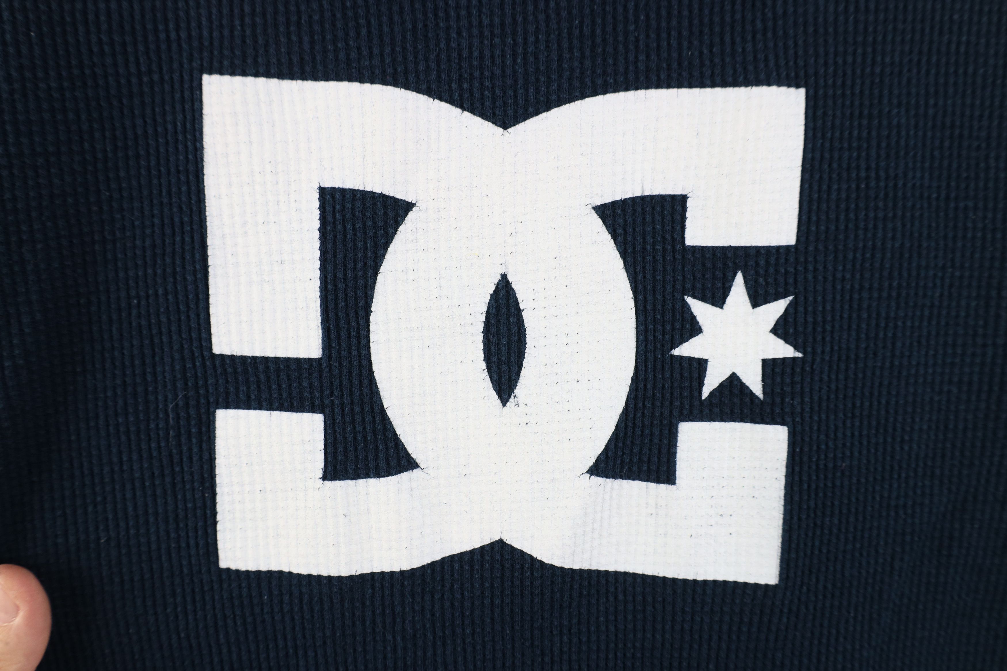 Vintage Vintage DC Shoes Skateboarding Knit Long Sleeve T-Shirt Size US L / EU 52-54 / 3 - 4 Thumbnail