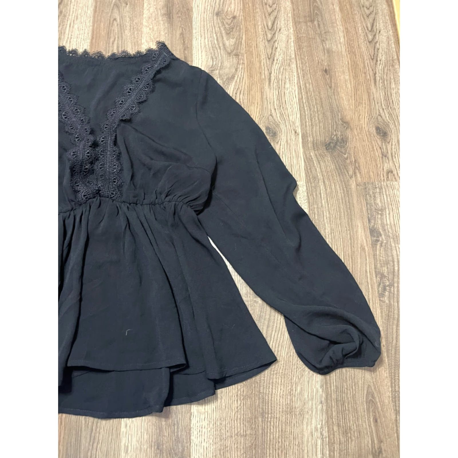 Shein SheIn Shirt, Women’s Plus Size 1X Black V-neck Lace Long Sleeve, T-Shirt, 1X, Black, V-Neck Lace, Long Sleeve, Plus Size, Women, 1X Size XL / US 12-14 / IT 48-50 - 4 Thumbnail