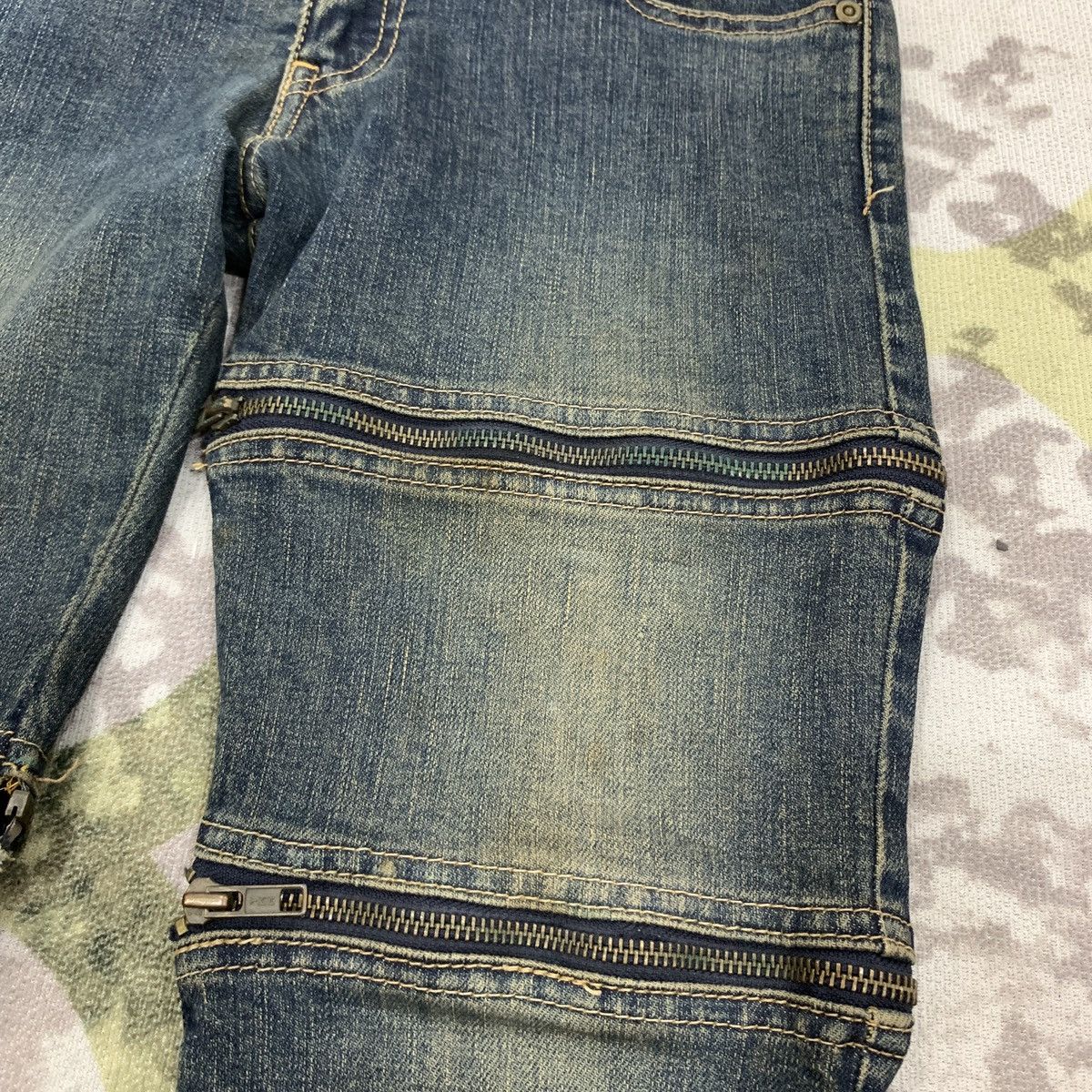 Japanese Brand 2000s Silver Ash Zipper Flared Boot Cut Jeans Size 28" / US 6 / IT 42 - 15 Thumbnail