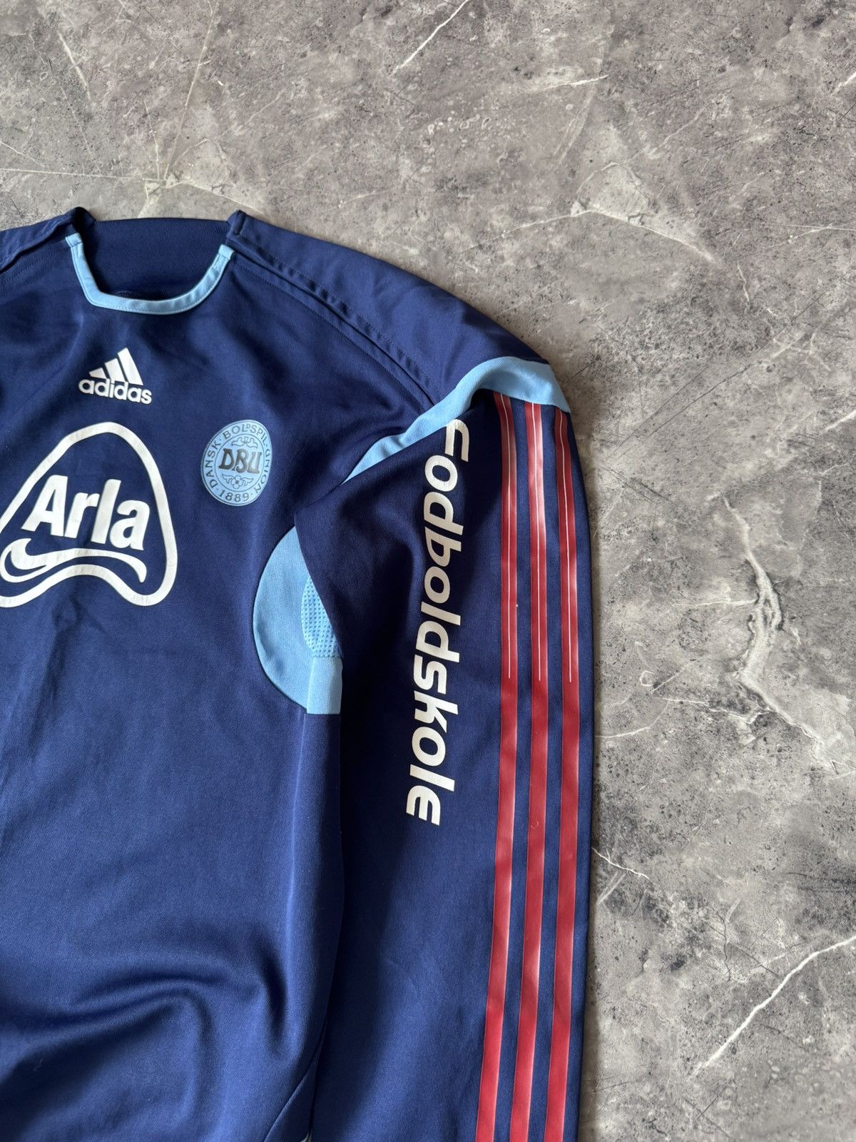 Adidas Adidas Denmark 2005 2007 Soccer Jersey Crewneck Long Sleeve Size US M / EU 48-50 / 2 - 2 Thumbnail