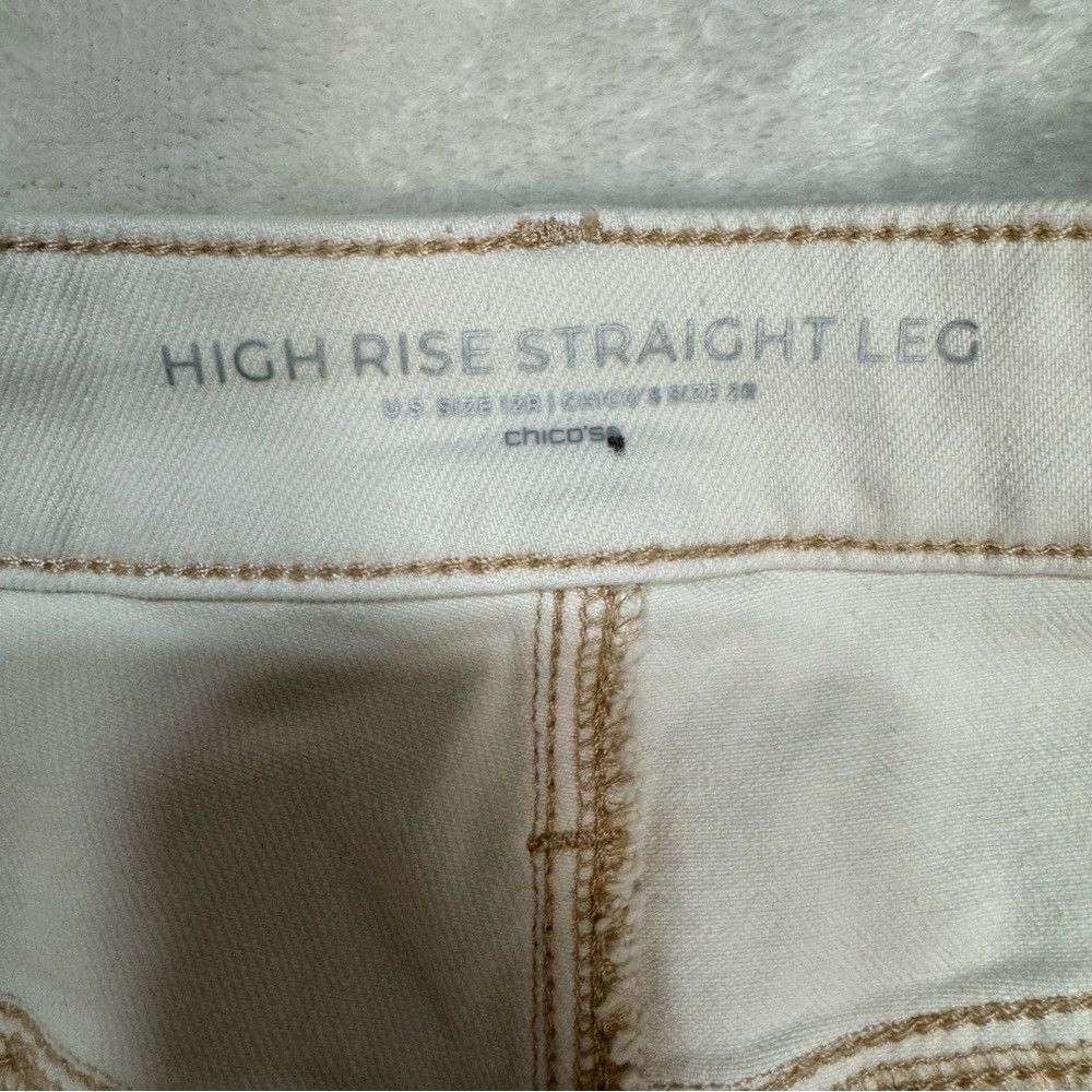 Chicos NWT New Chico's High Rise Straight Leg Ivory Jeans Size 2 U Size 34" / US 12 / IT 48 - 8 Thumbnail