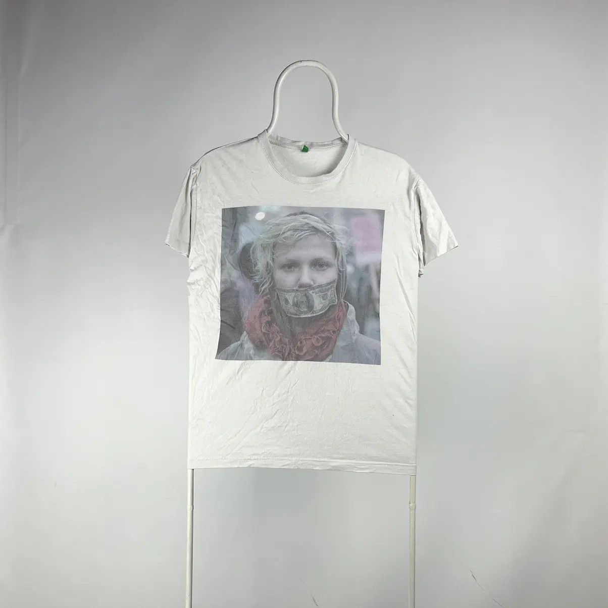 Benetton United colors of Benetton Tshirt UNHATE size Small Size US S / EU 44-46 / 1 - 1 Thumbnail