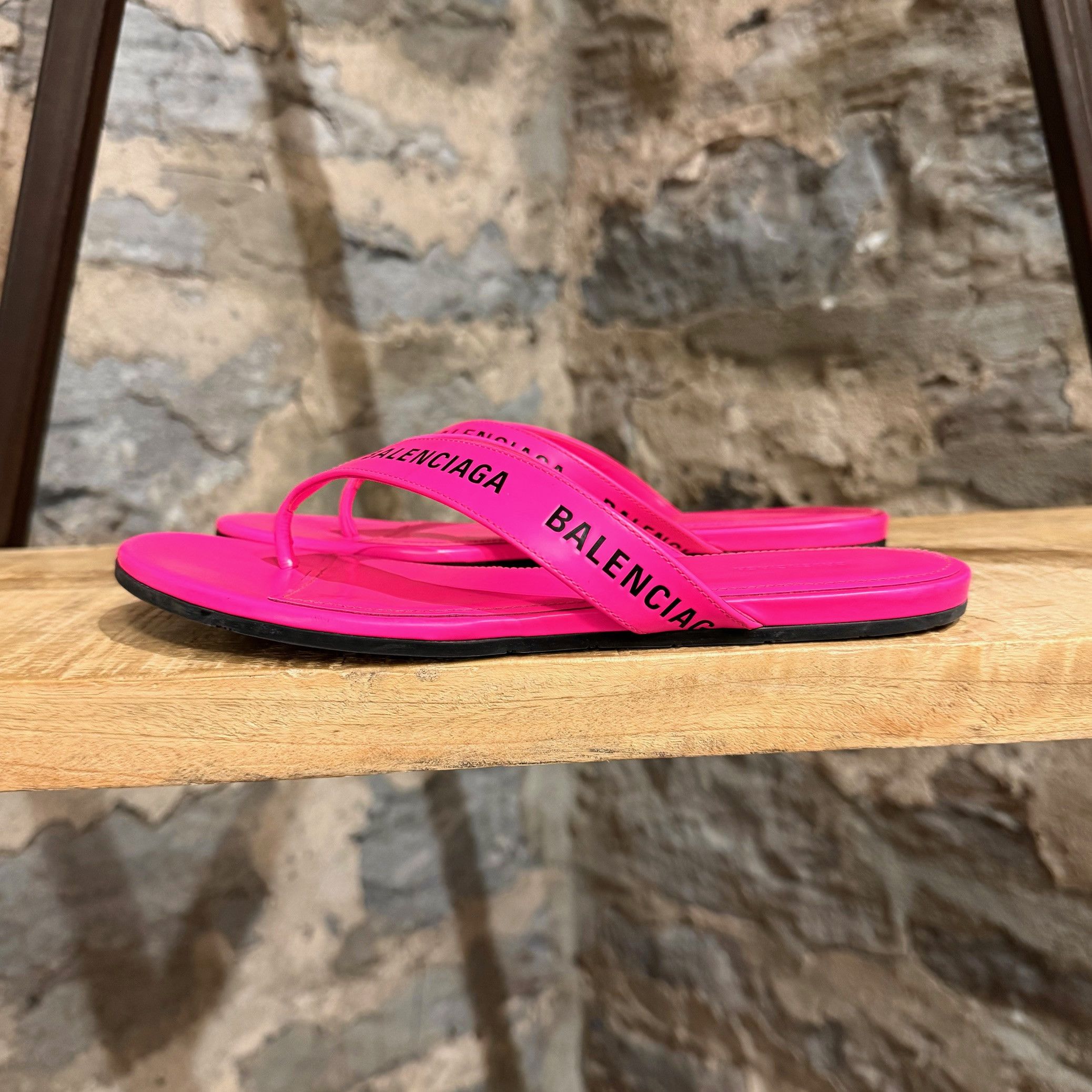 Balenciaga Balenciaga Neon Pink Leather Logo Thong Sandals Size US 6 / IT 36 - 7 Thumbnail