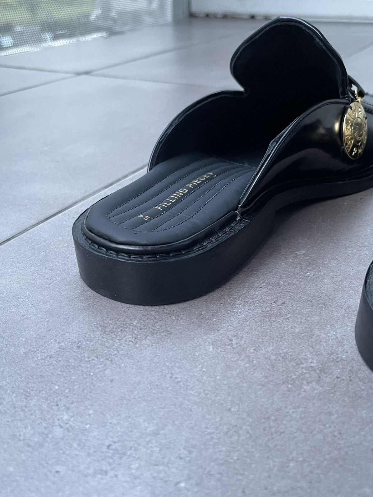 !DS! SS23 Filling Pieces Medal Black Mules