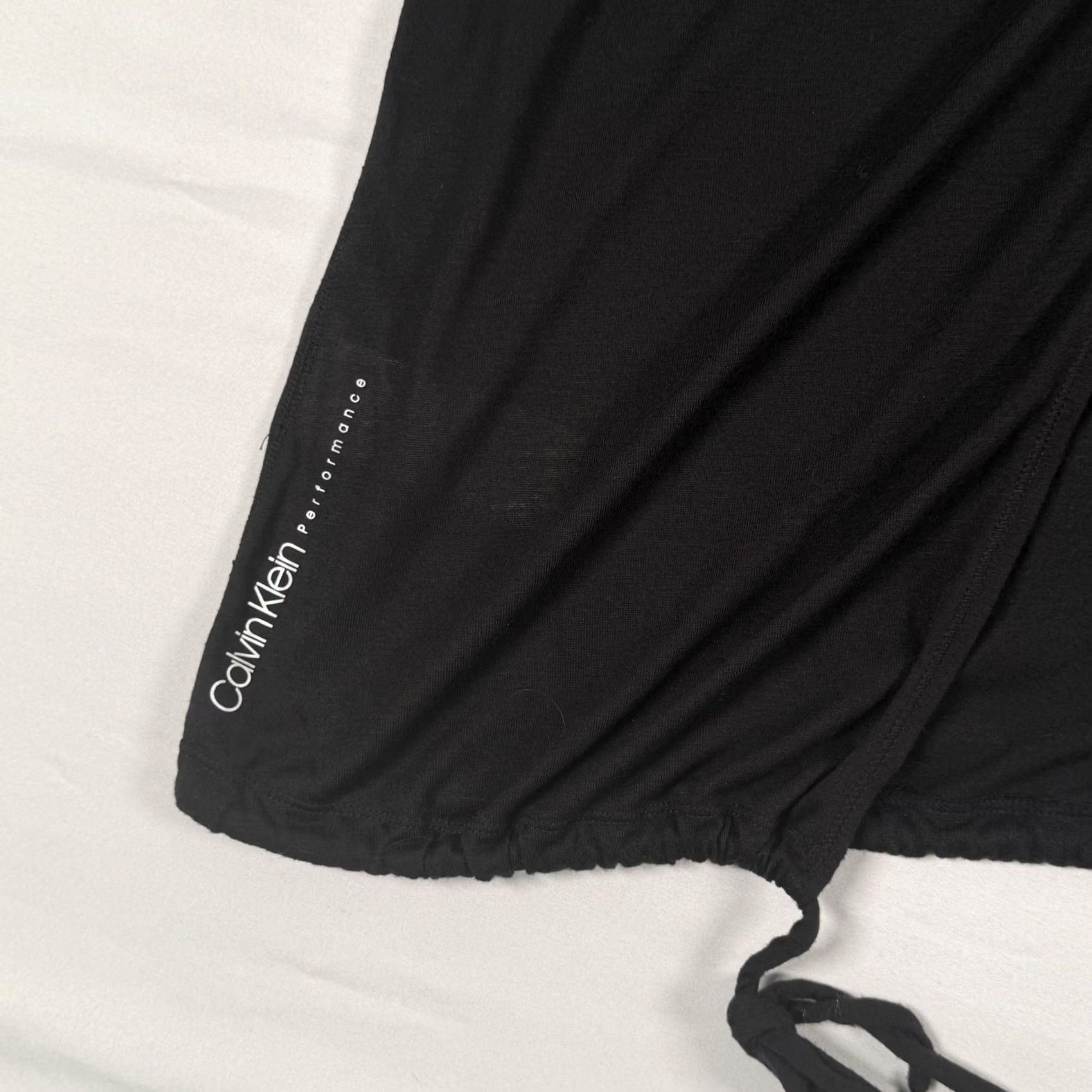 Calvin Klein Calvin Klein Performance Pullover Womens M Minimalist Sporty Chic Athleisure Black Size M / US 6-8 / IT 42-44 - 4 Thumbnail