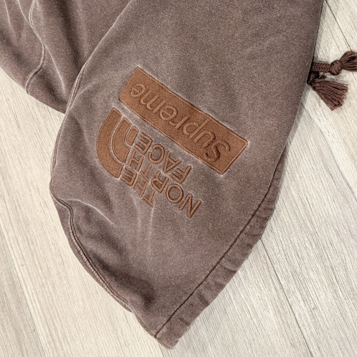 Supreme × The North Face Supreme x The North Face Brown Hoodie Size Large L Size US L / EU 52-54 / 3 - 3 Thumbnail
