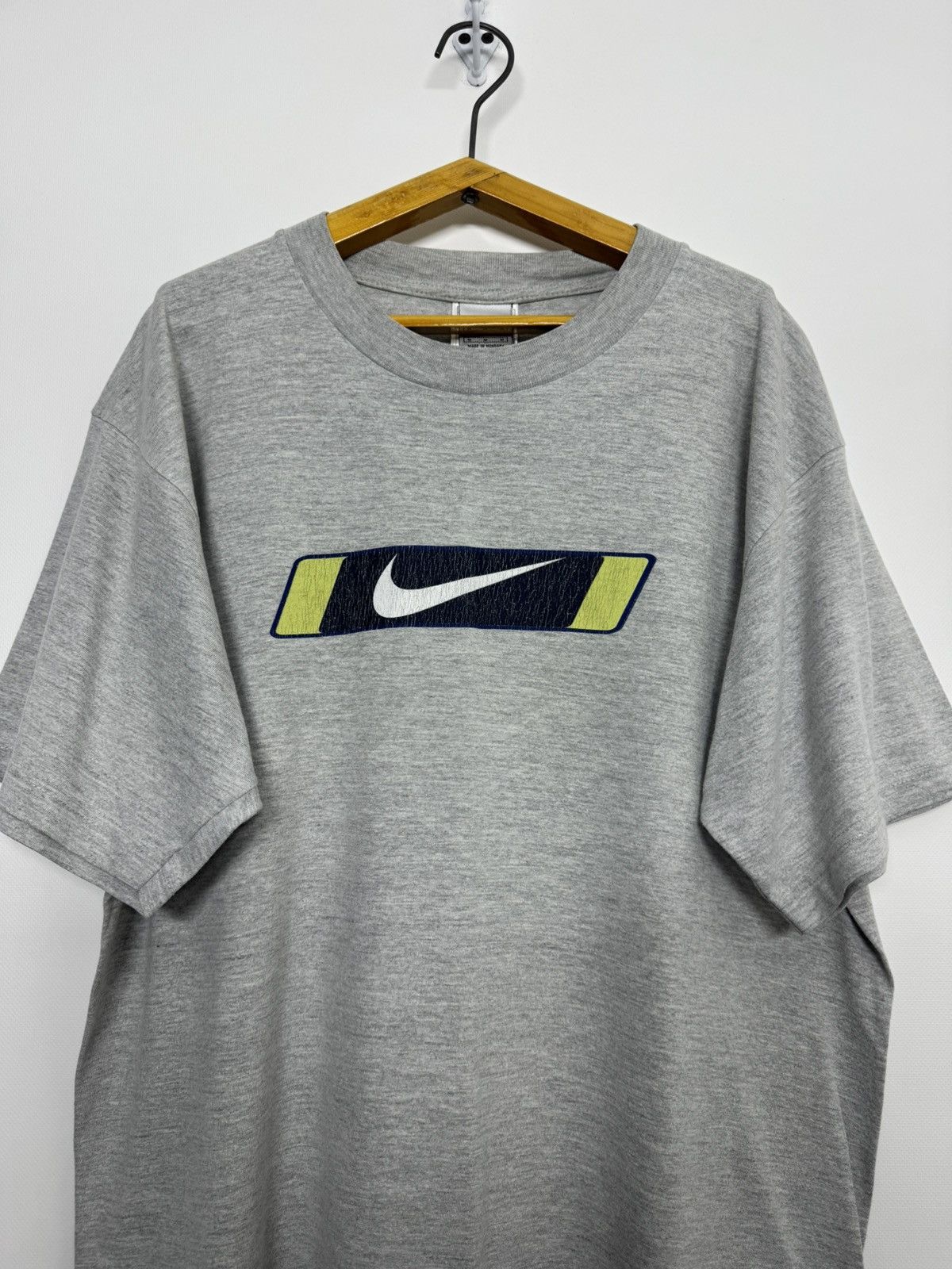 Nike Vintage Y2k Nike Big Logo Swoosh T-Shirt Size US M / EU 48-50 / 2 - 5 Thumbnail
