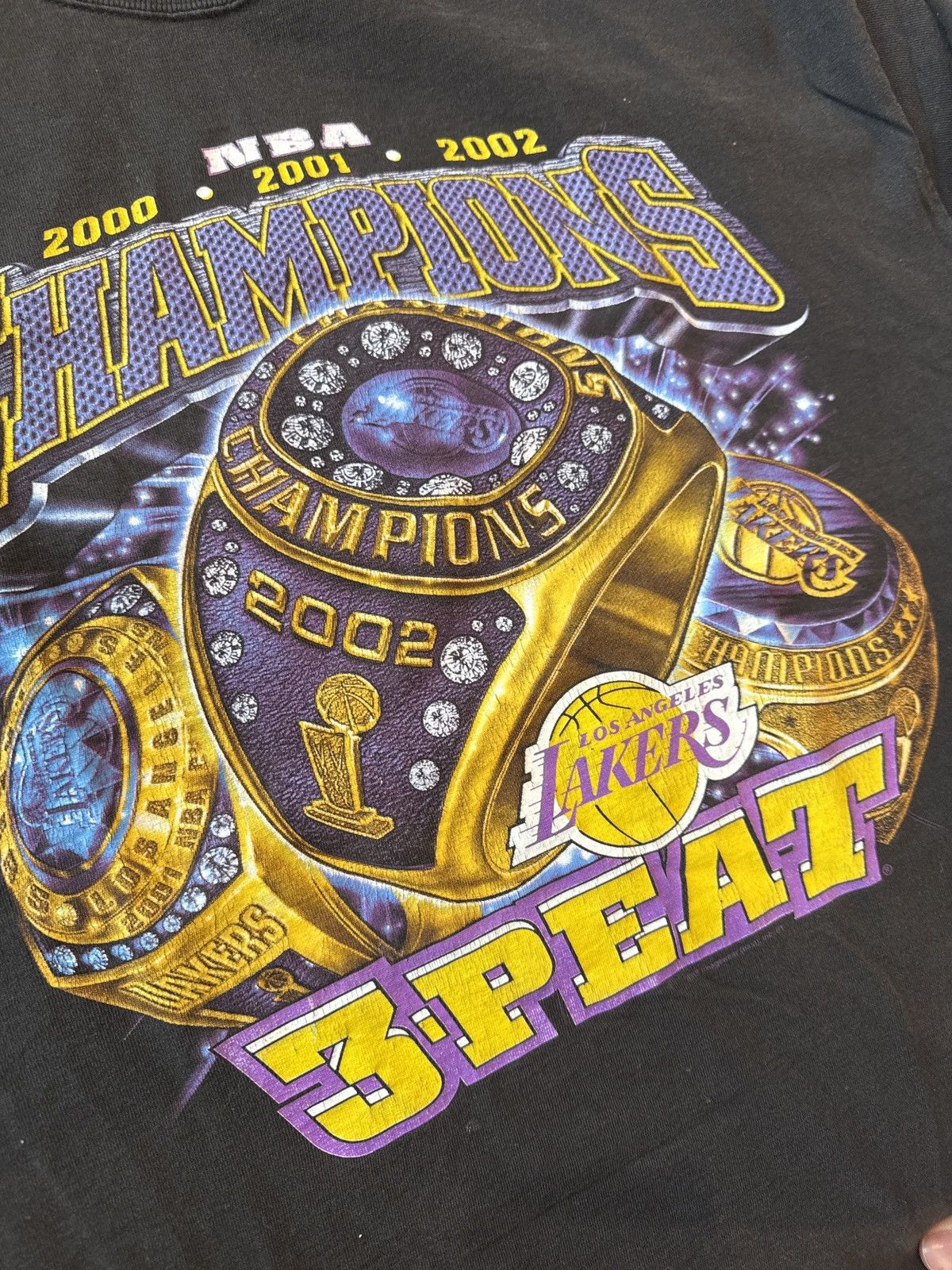 NBA × Vintage Vintage 3 peat Los Angeles Lakers tee 2002 XL Size US XL / EU 56 / 4 - 2 Thumbnail