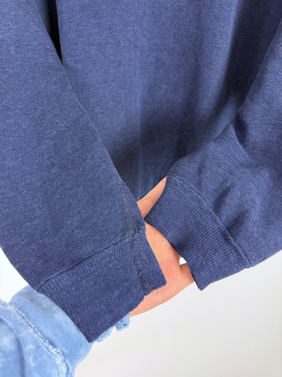 Fruit Of The Loom 60s 70s Vintage FOTL Distressed Navy Raglan Boxy Sweatshirt Size US M / EU 48-50 / 2 - 7 Thumbnail