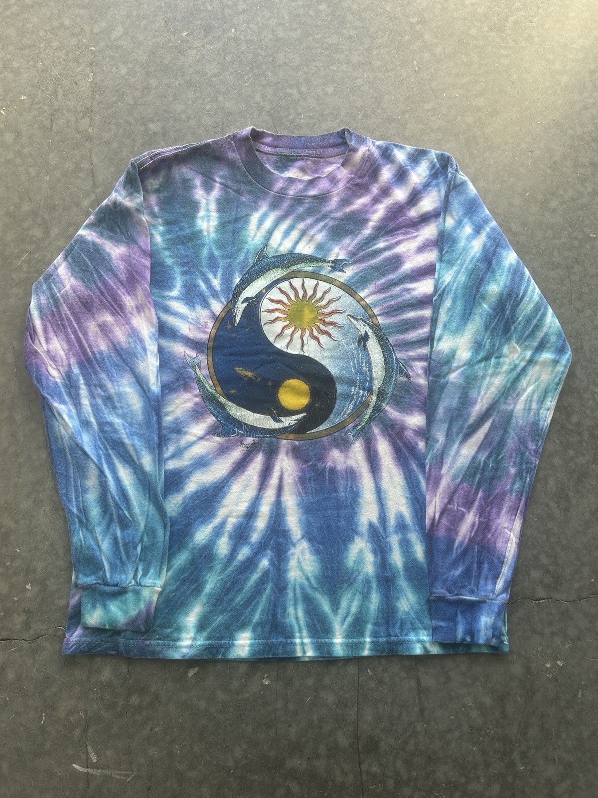 Vintage Vintage 90s Yin Yang Dolphin Graphic Tee Longsleeve Size US M / EU 48-50 / 2 - 1 Thumbnail