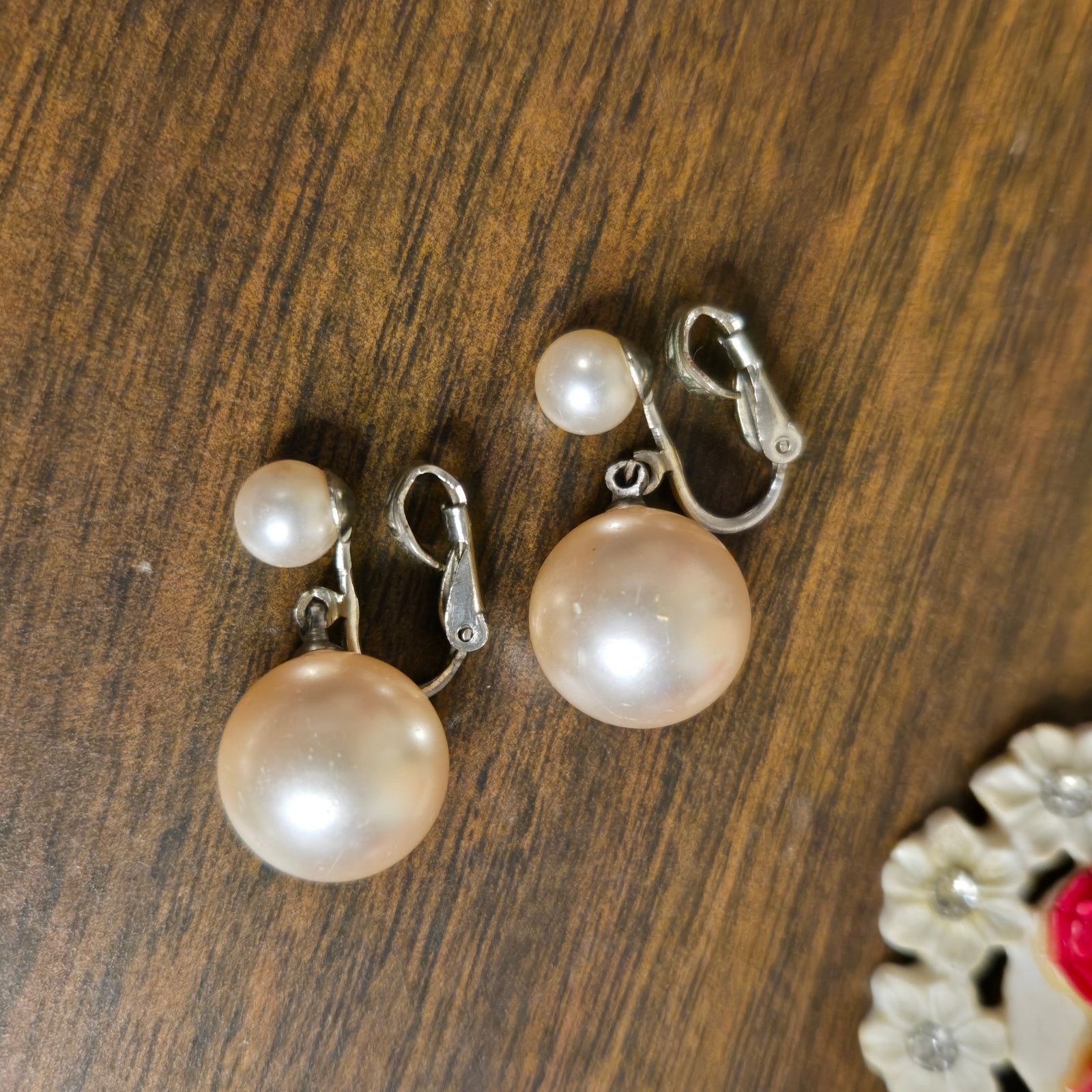 Vintage Vintage Richelieu Pearl Earrings & Floral Rose Clip-On Lot Size ONE SIZE - 2 Thumbnail