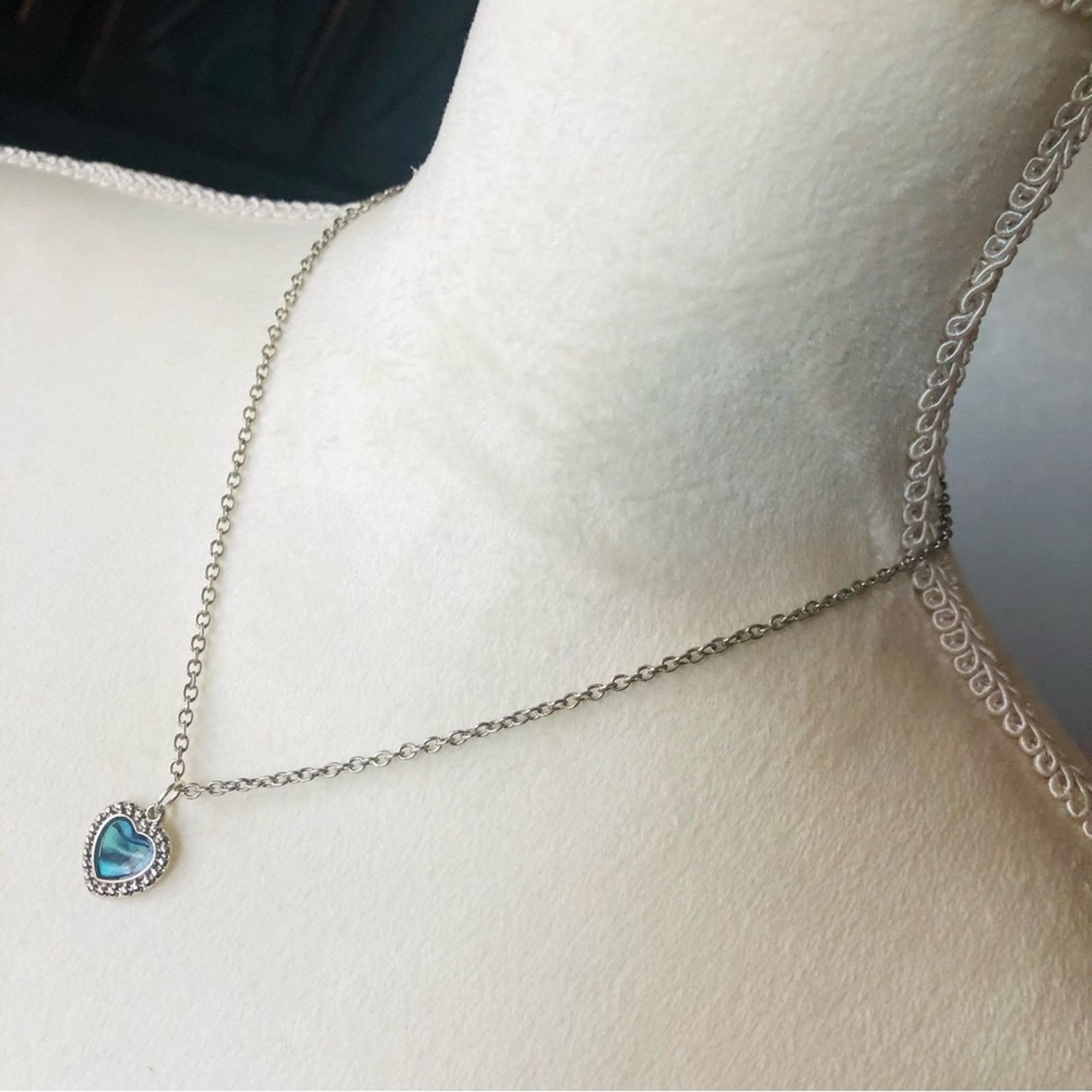 Jewelry Abalone heart pendant on chain necklace Size ONE SIZE - 5 Thumbnail